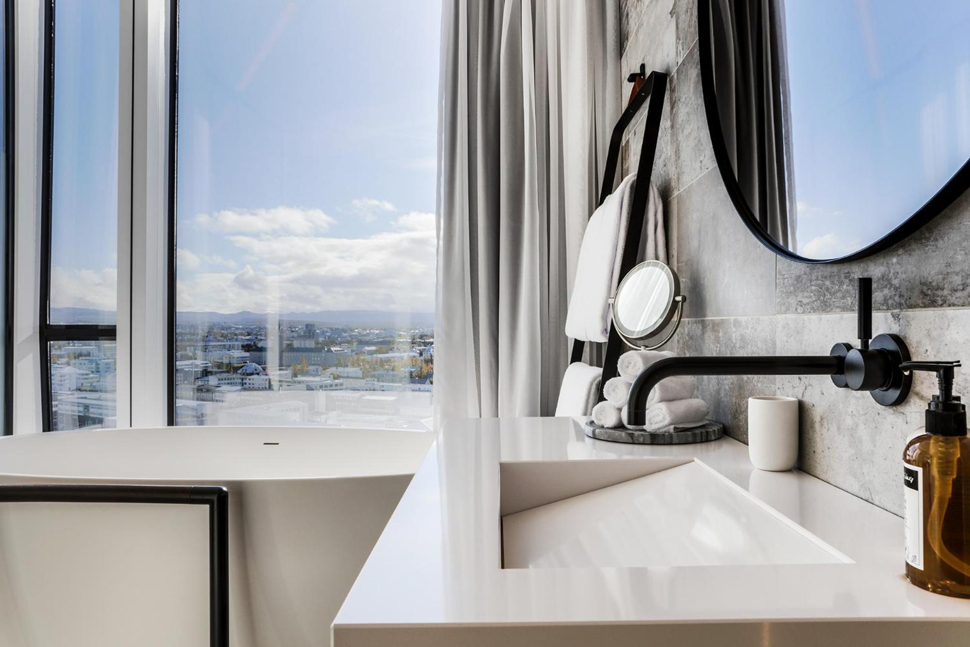 Panoramic Suite City View