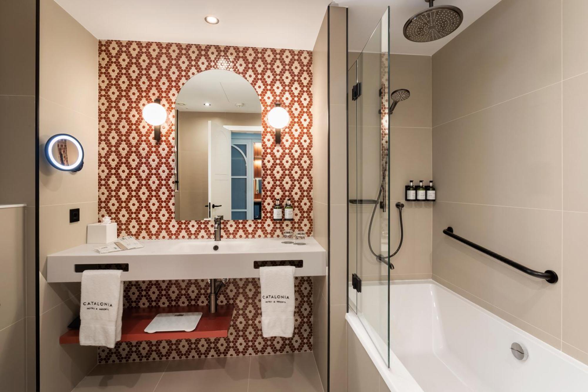 Superior Double or Twin Room Gran Via Street View