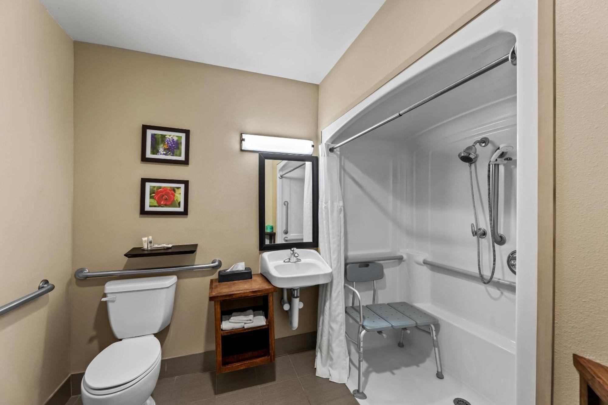 Queen Room with Two Queen Beds and Roll-In Shower - Accessible/Non-Smoking