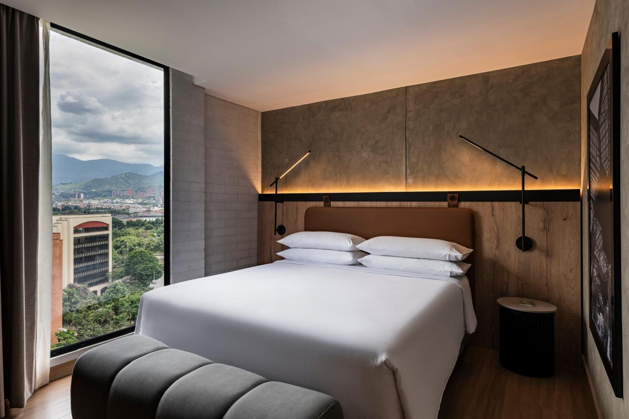 1 King Bed-Premium Room,1678783439:JPEG