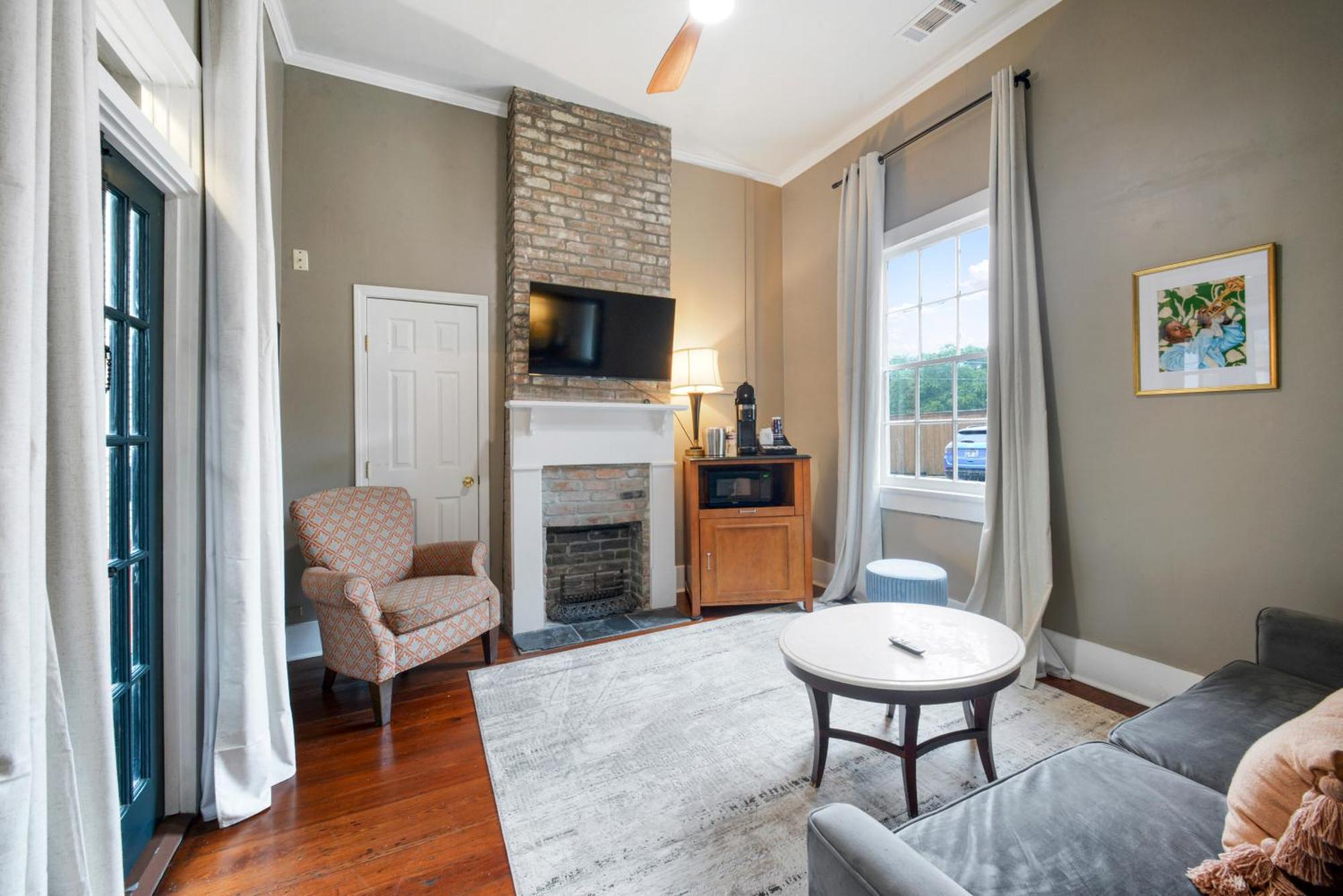 Deluxe King Suite