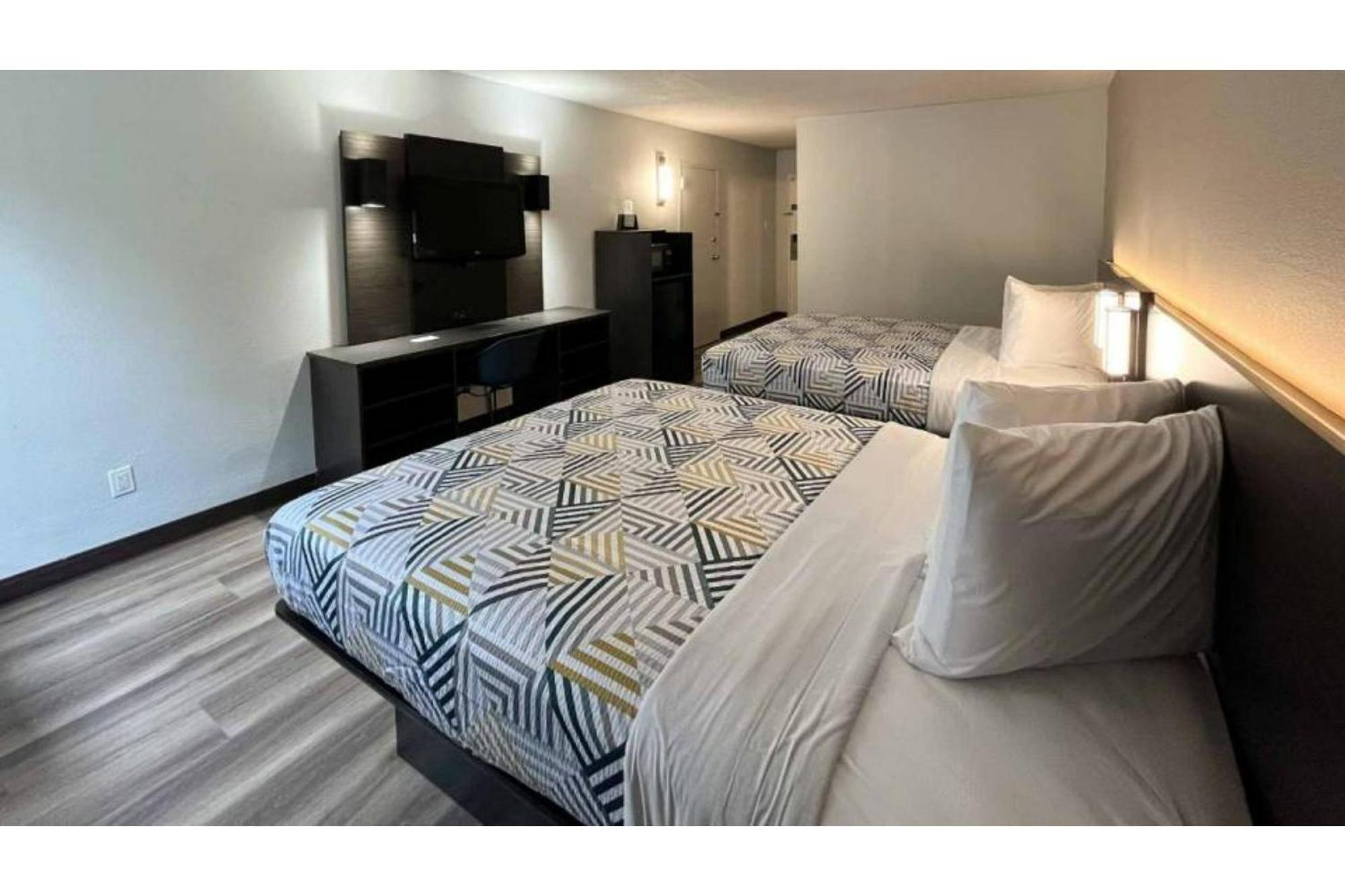 Queen Room with Two Queen Beds - Disability Access - Non-Smoking