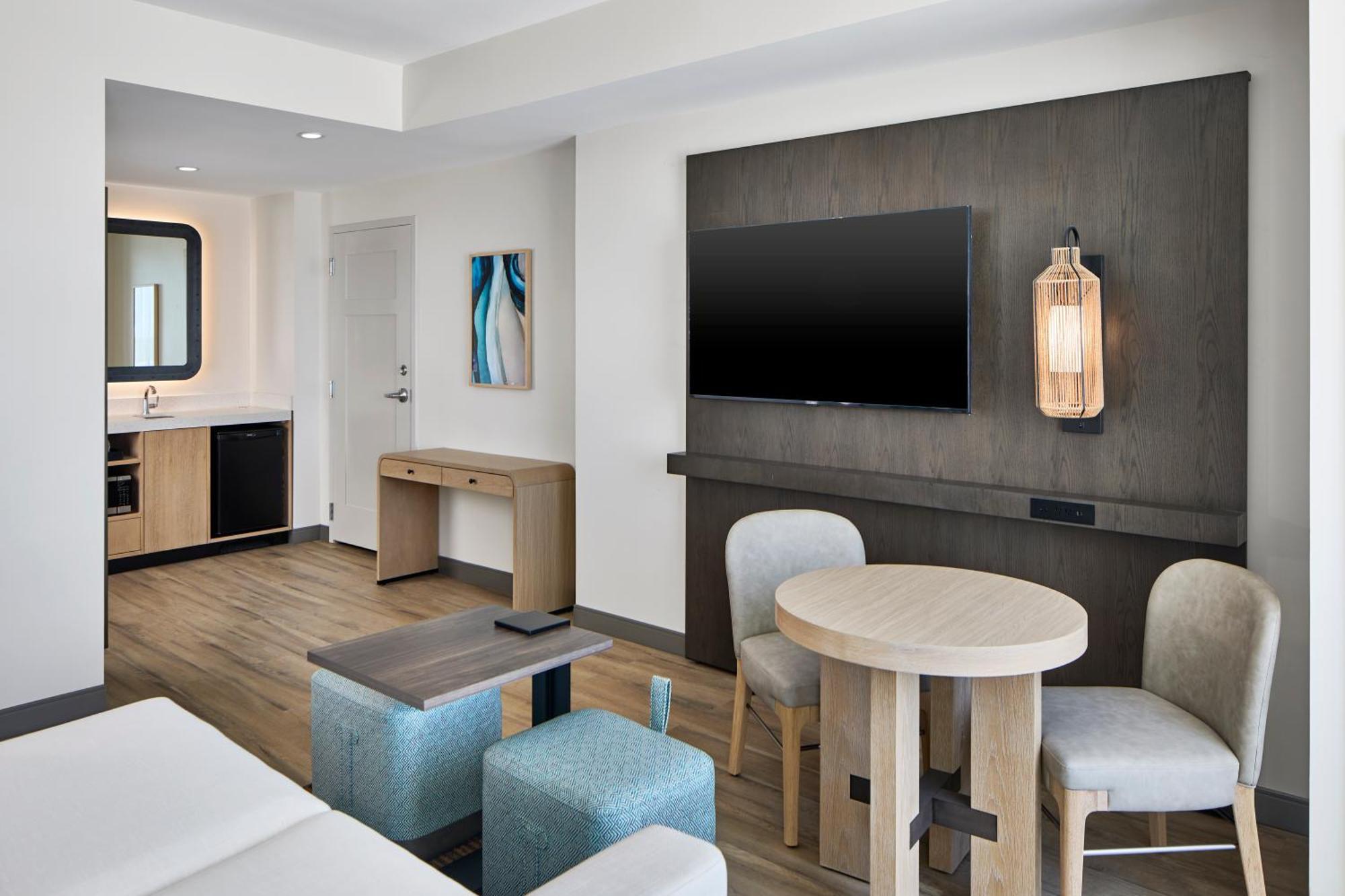 Queen Suite with Two Queen Beds and Balcony - Gulf View