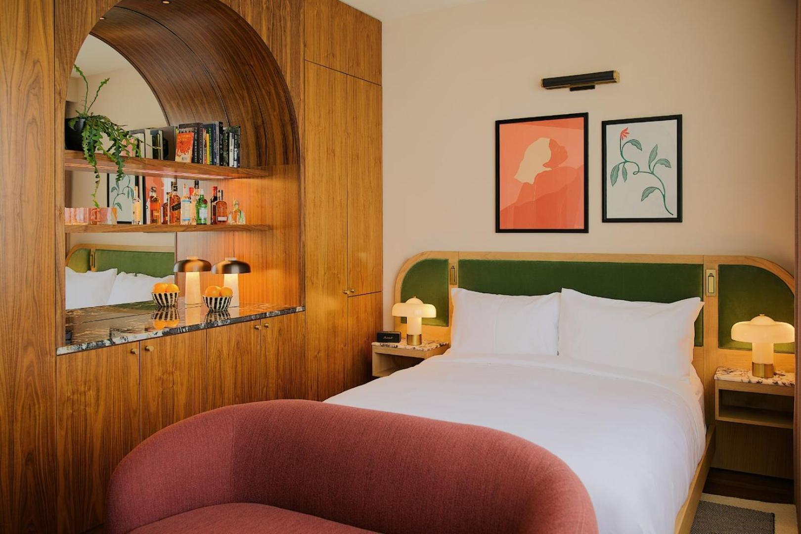 Deluxe Queen Room