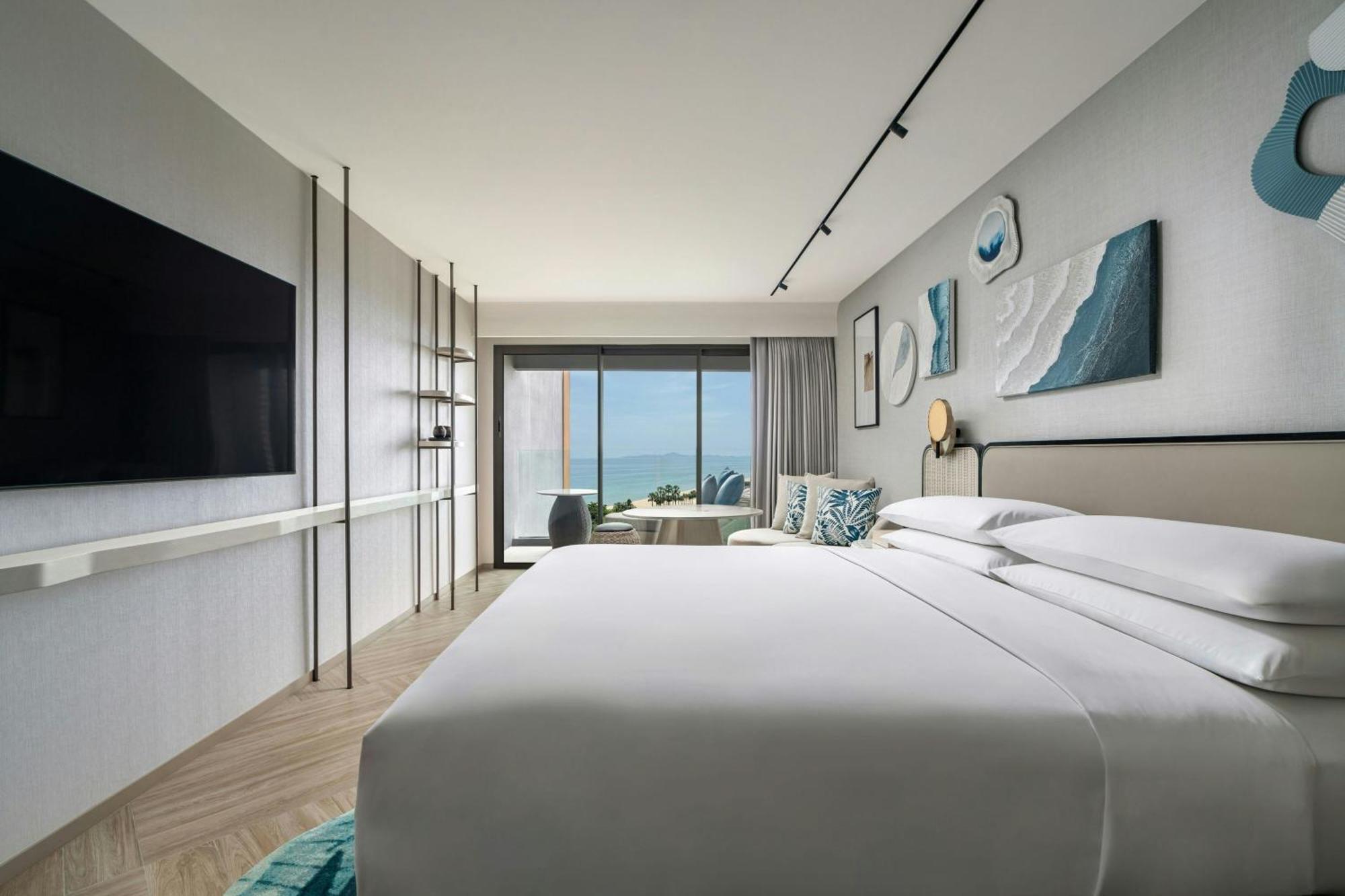Premium Deluxe, Guest Room, 1 King, Sea View, Balcony