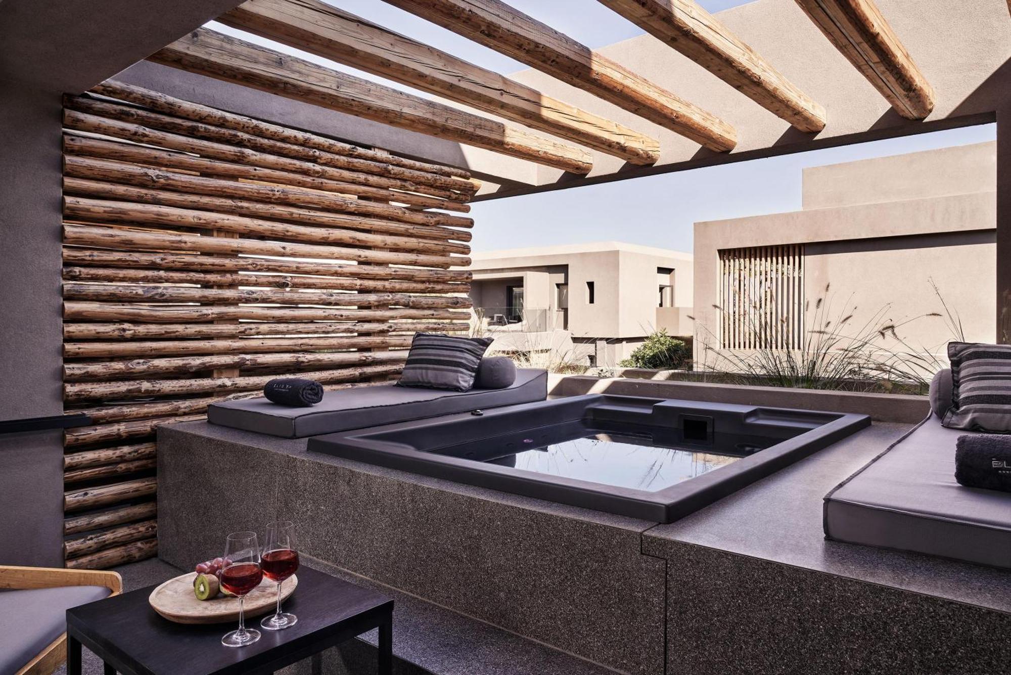 Loft Suite Outdoor Jacuzzi