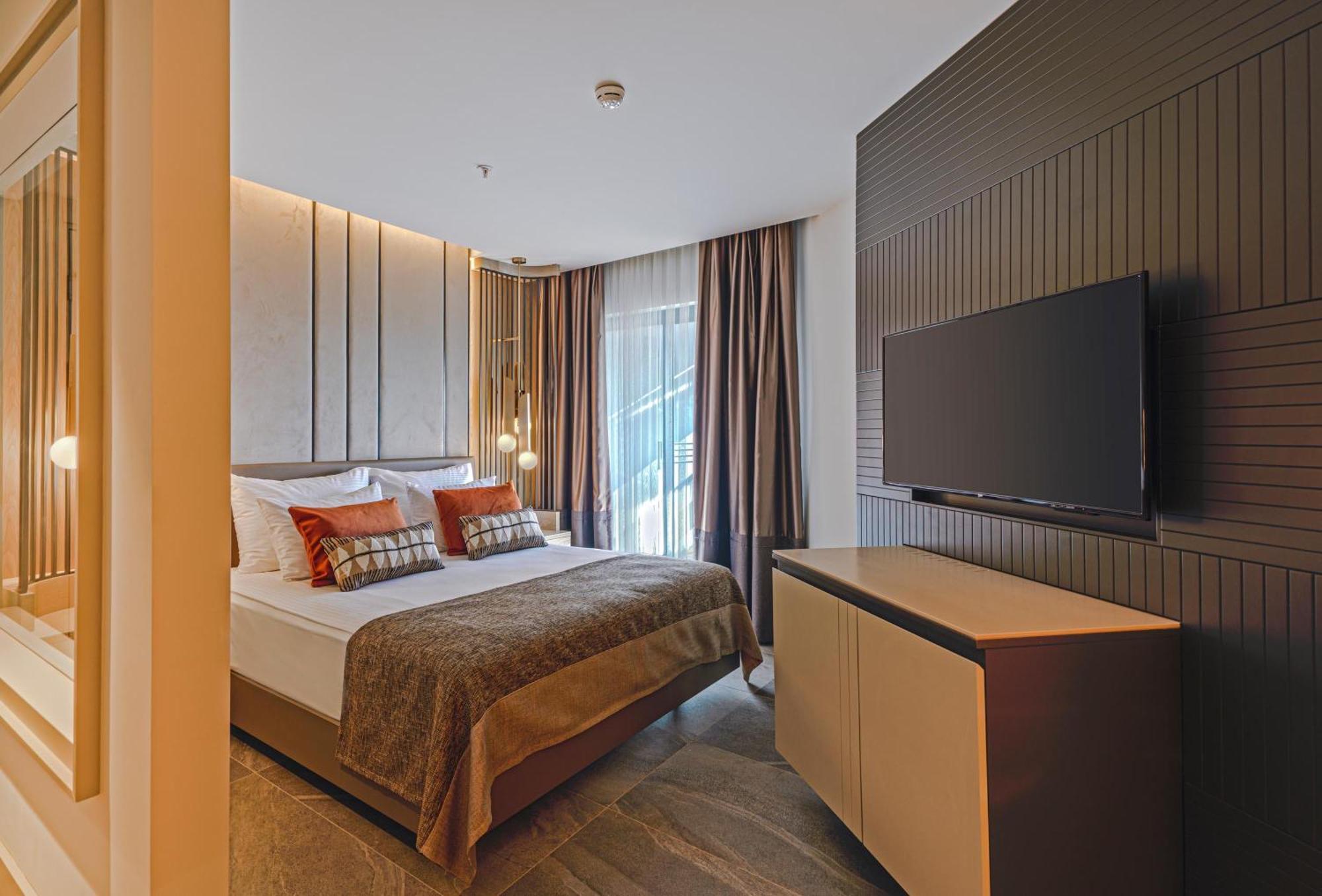 Double or Twin Room Partial Sea View