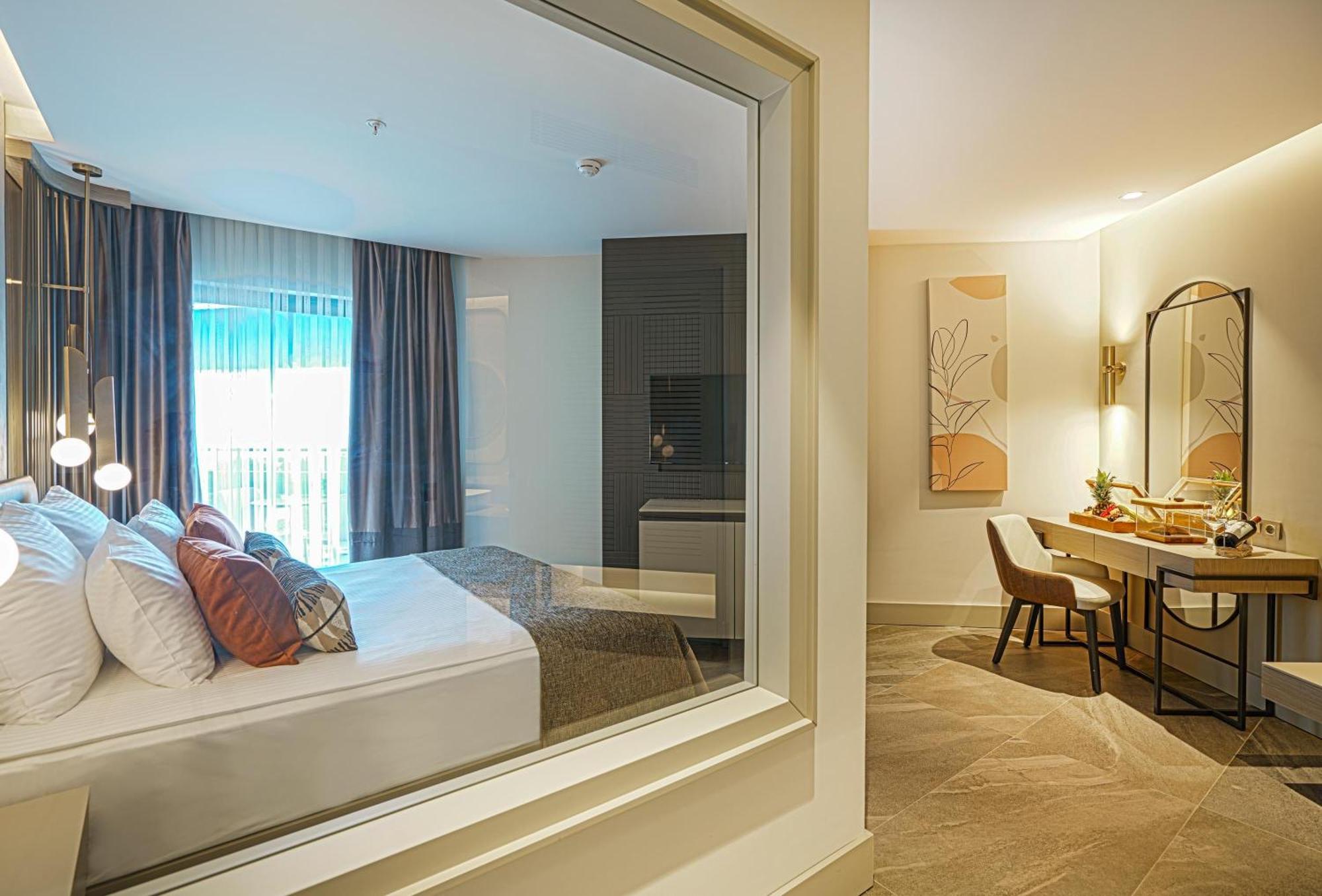 Double or Twin Room Partial Sea View