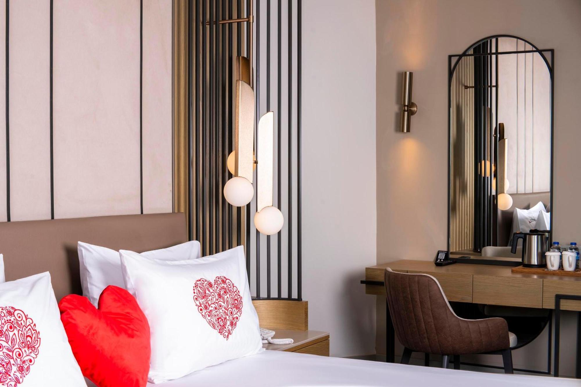 Honeymoon Room