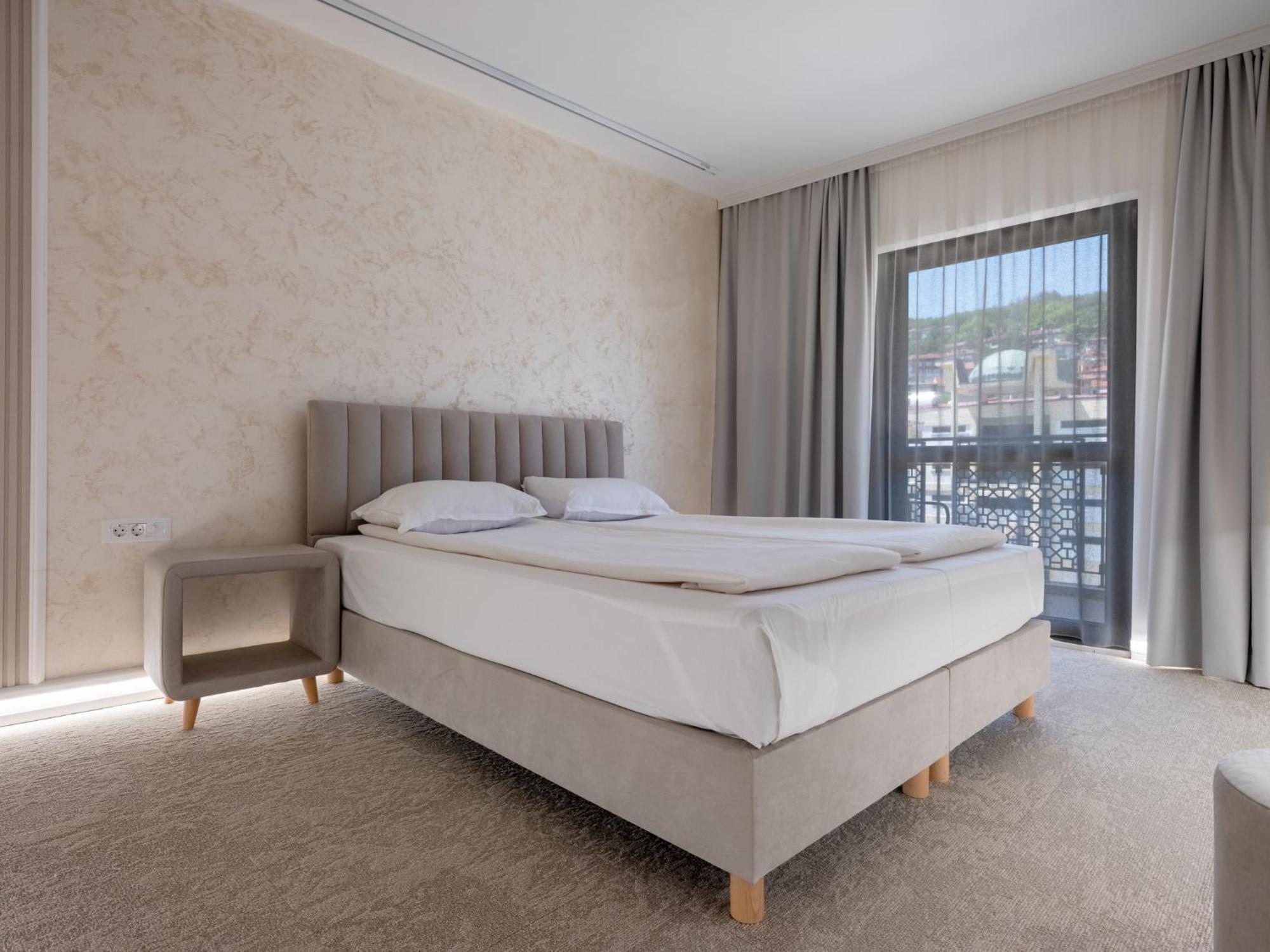 Queen Room with Balcony
