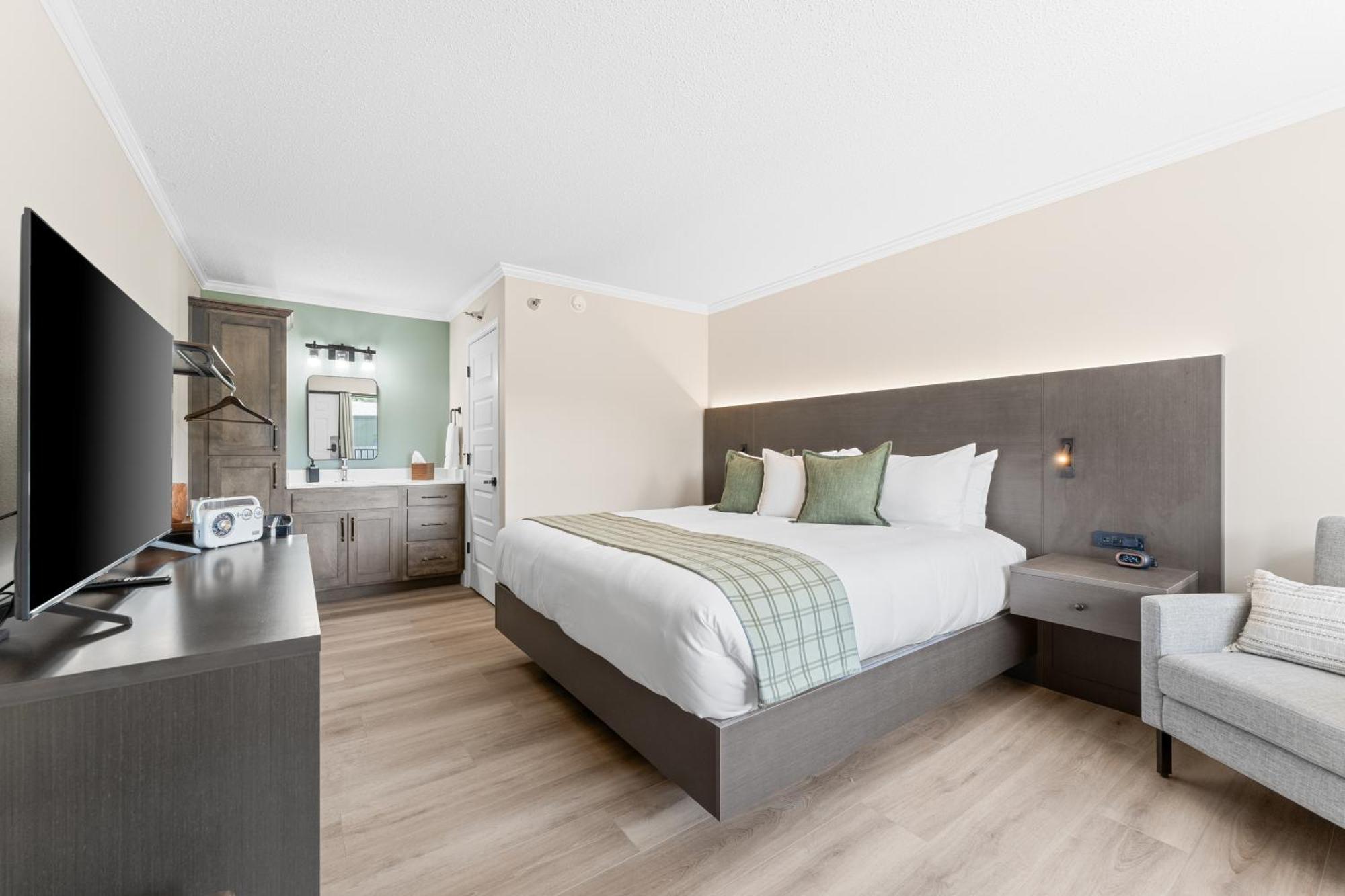 King Room with Pool View