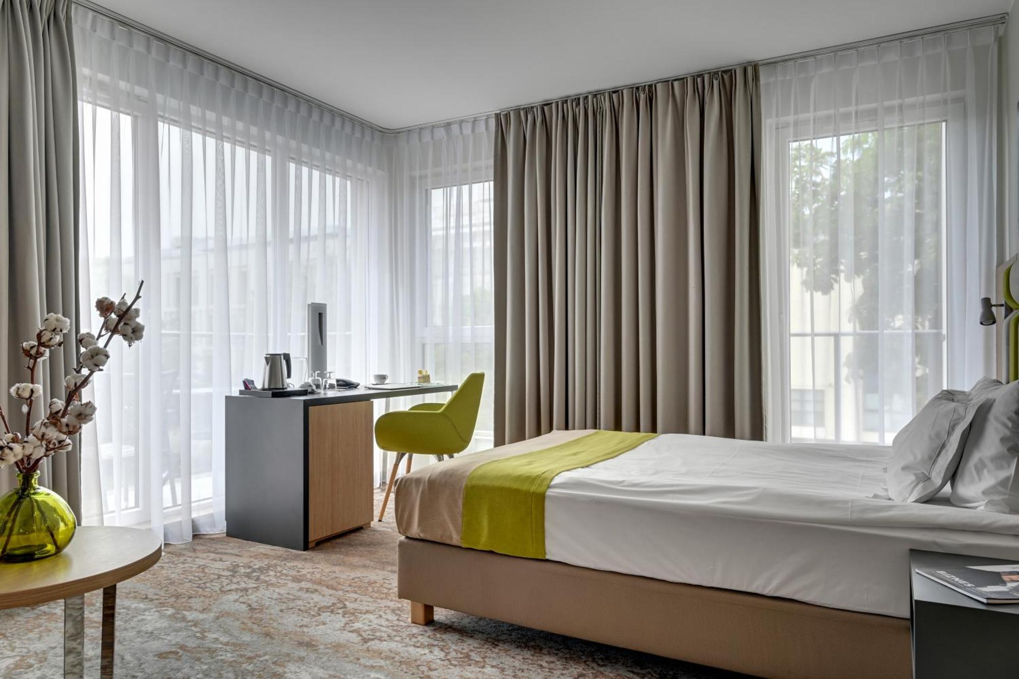 Standard Queen Room