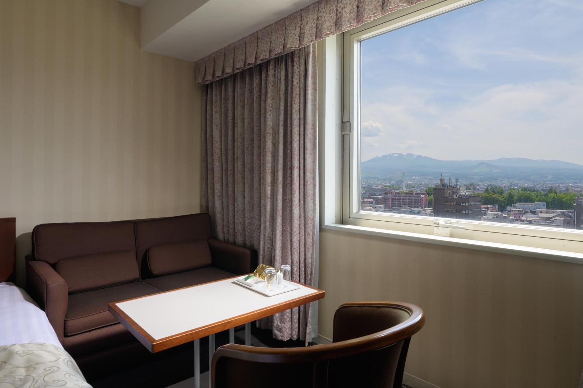 Twin Room with Mountain View - Non-Smoking