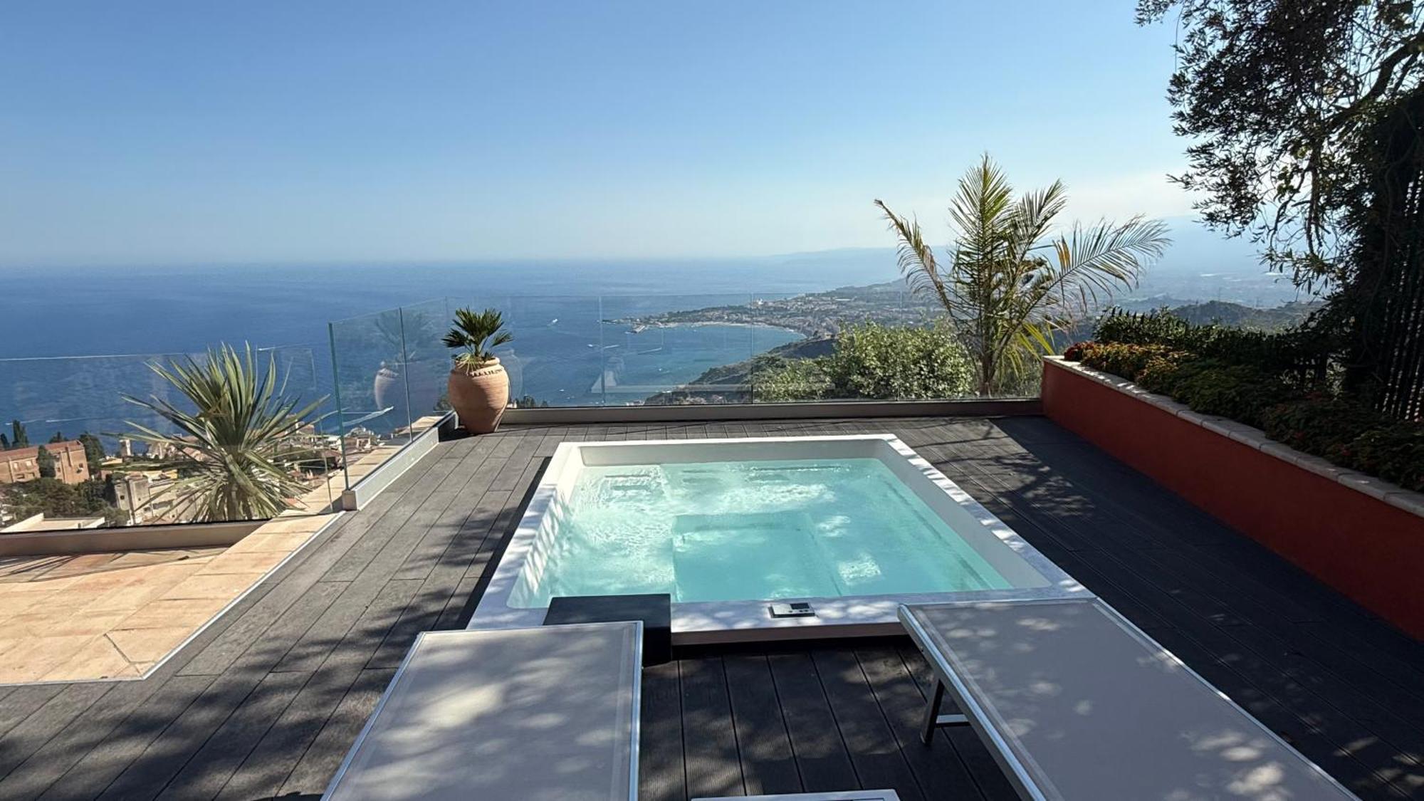 Suite Private Pool,1697818481:JPEG