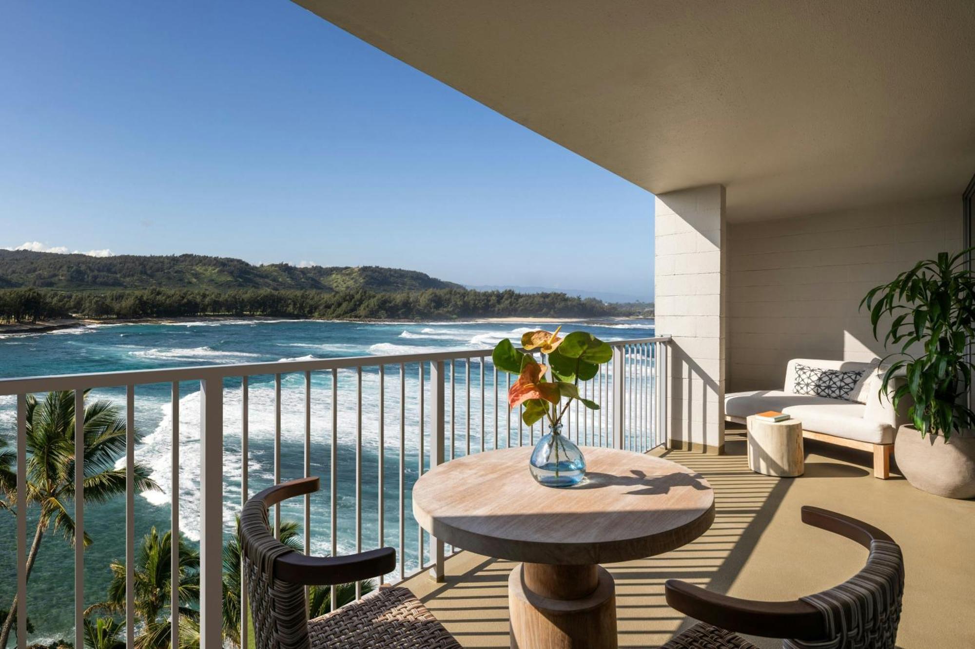 Suite frente al mar con 2 camas grandes, sofá cama y Lanai