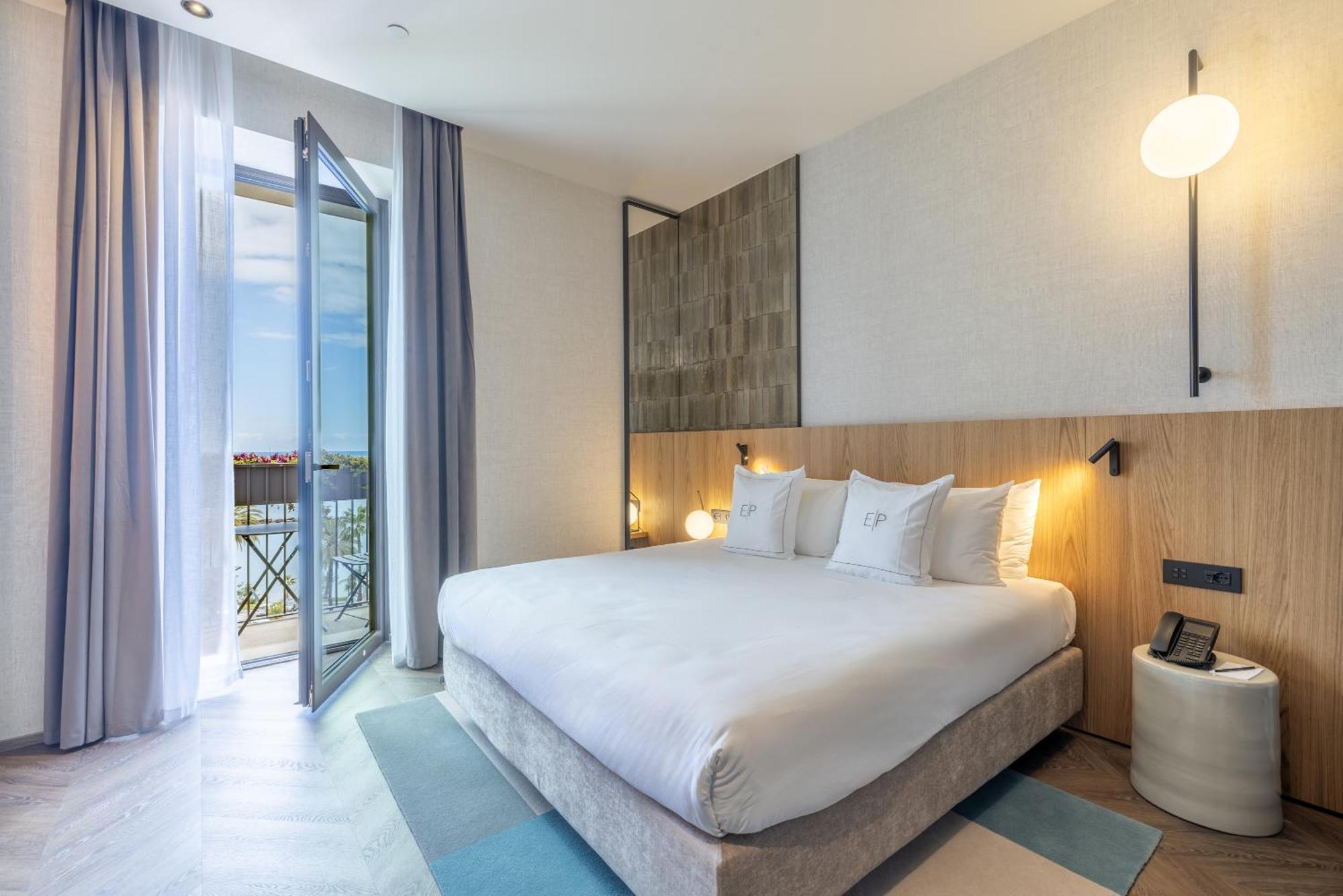 Deluxe Double Room Balcony Sea View,1697842254:JPEG