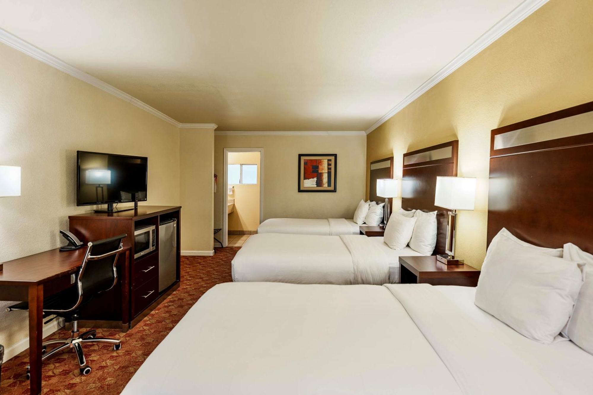 Room with Three Double Beds - Non-Smoking