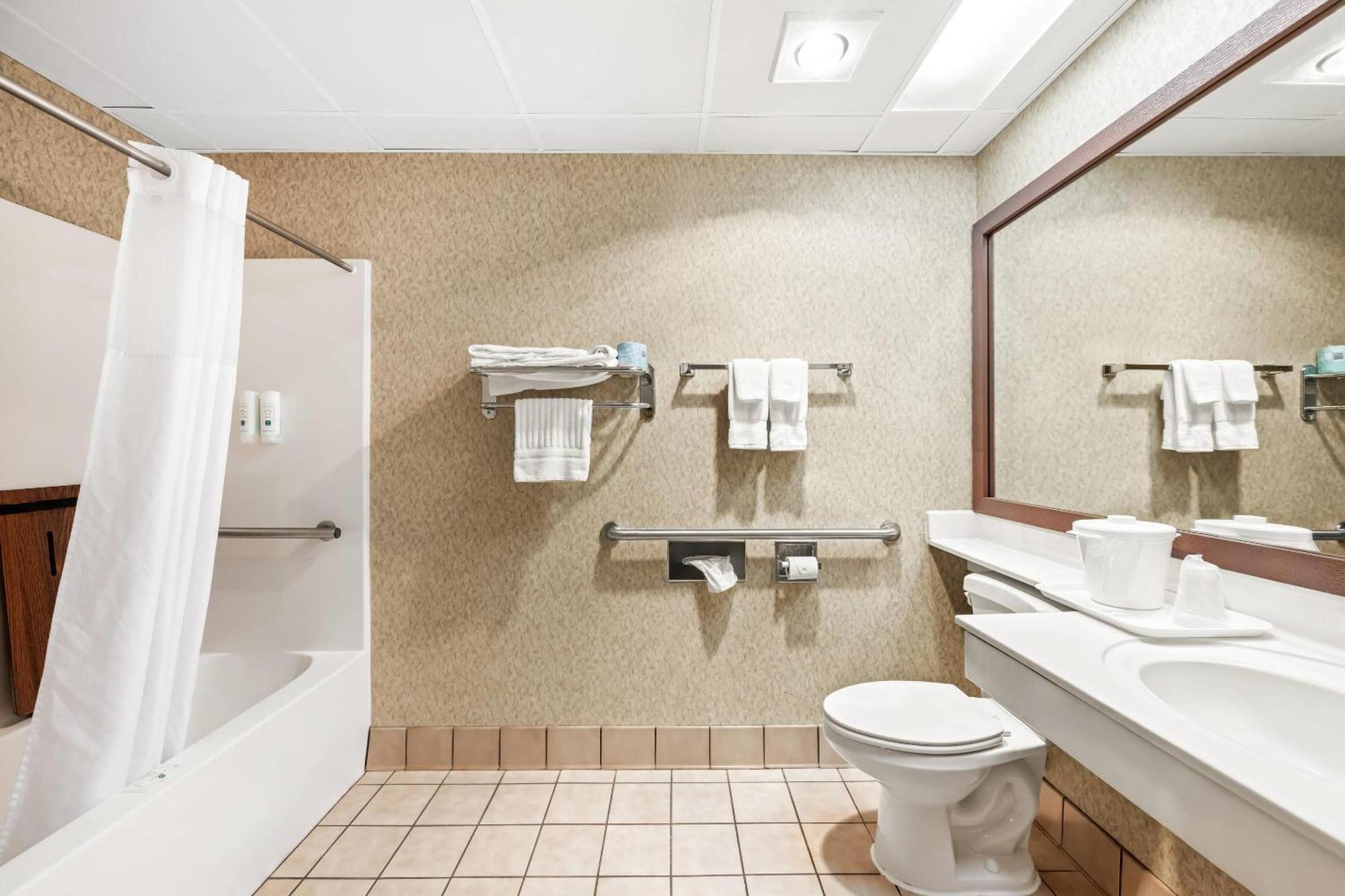 Queen Suite with Two Queen Beds - Non-Smoking