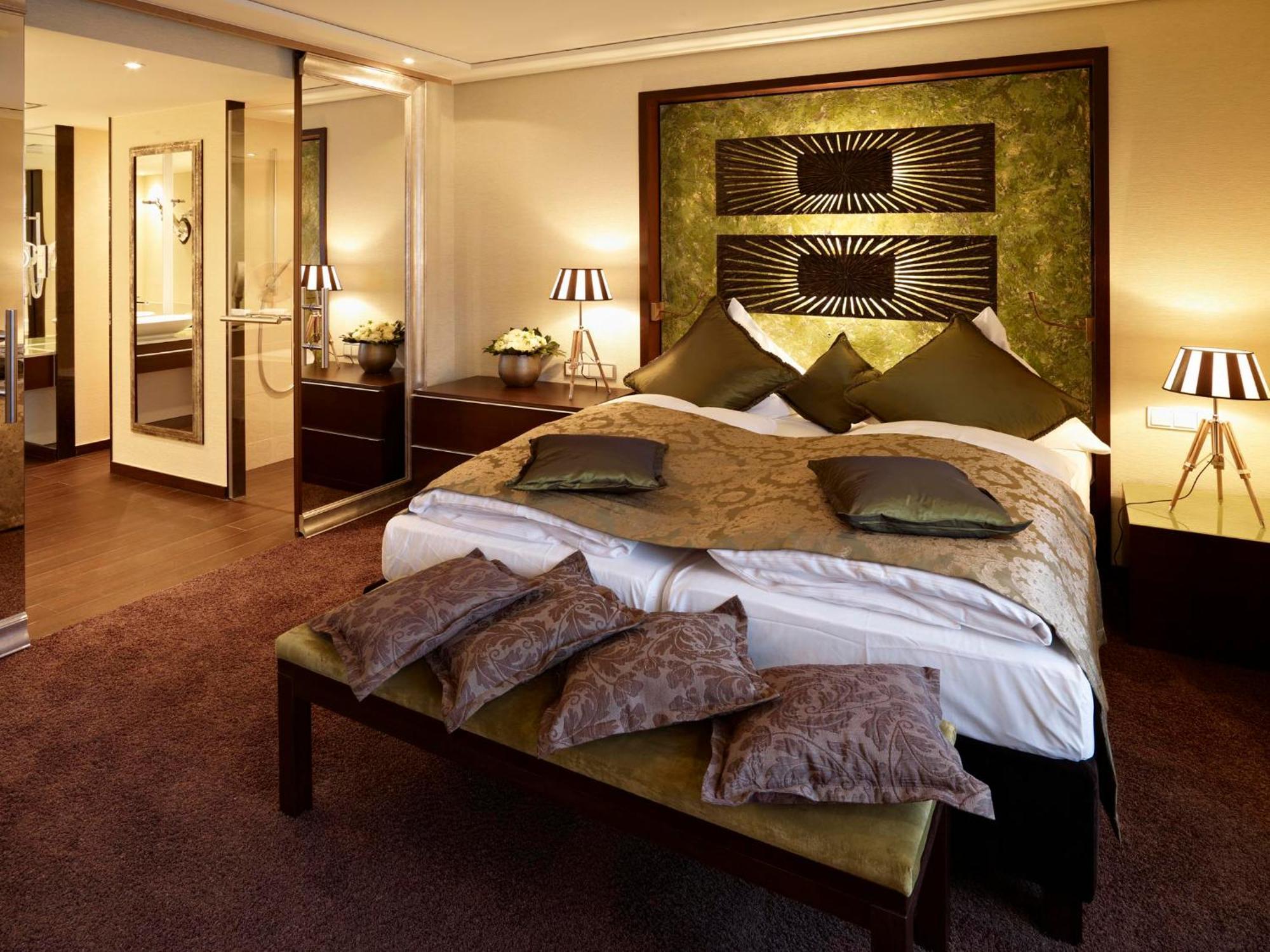 Standard Double Suite