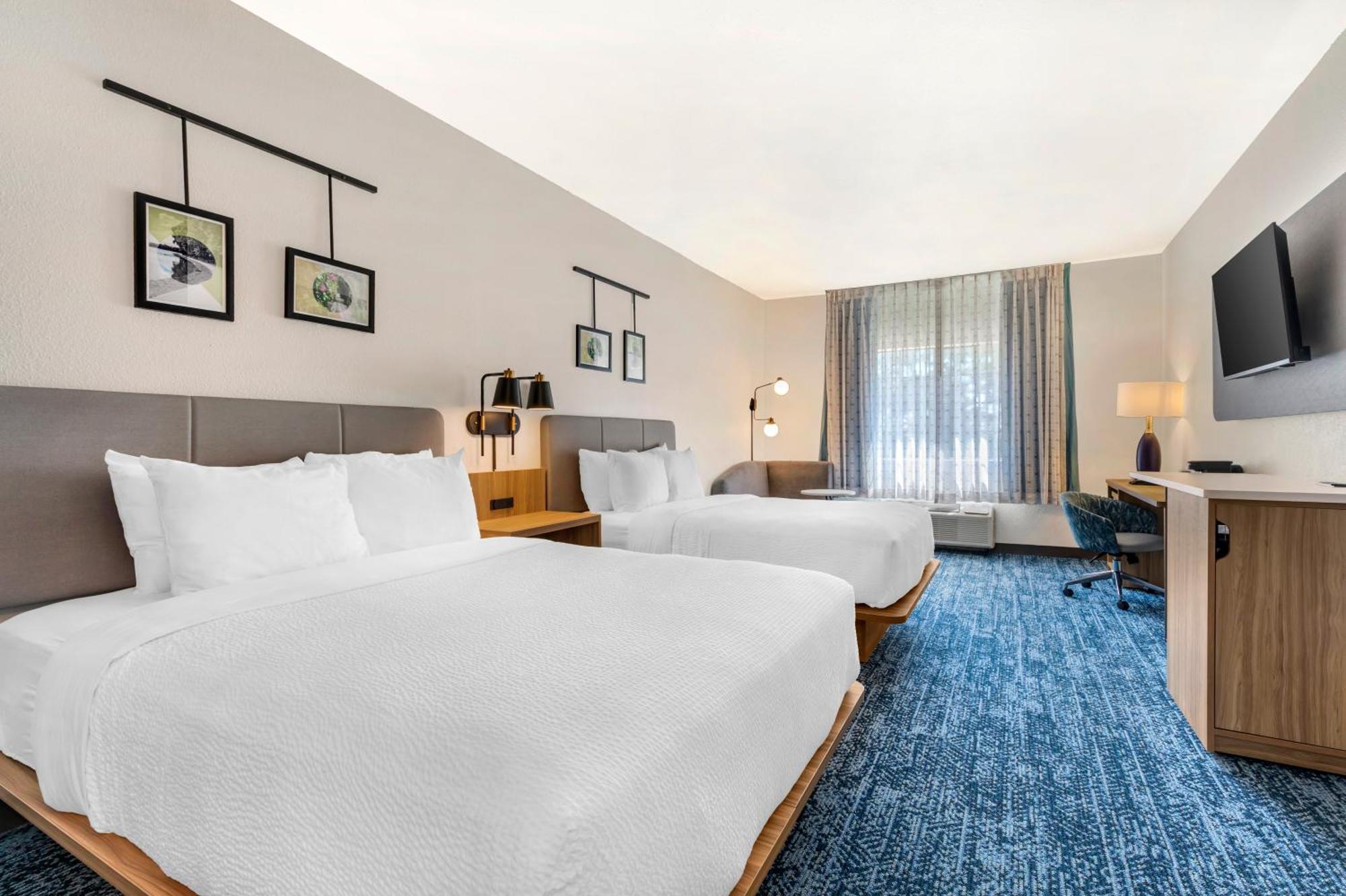Quadruple Room with Two Queen Beds - Non Smoking
