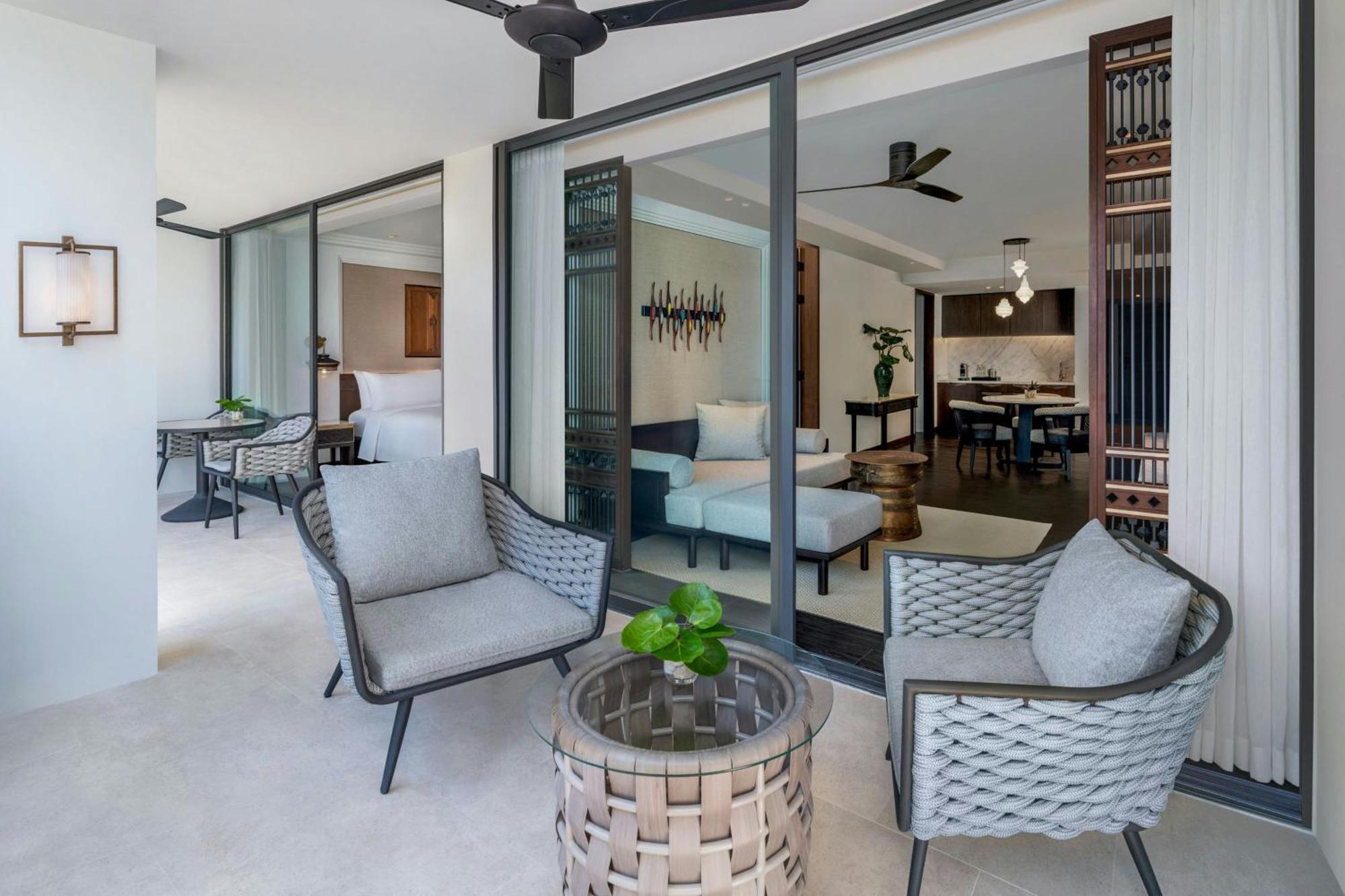 Two-Bedroom Apartment with King Bed and Two Twin Beds