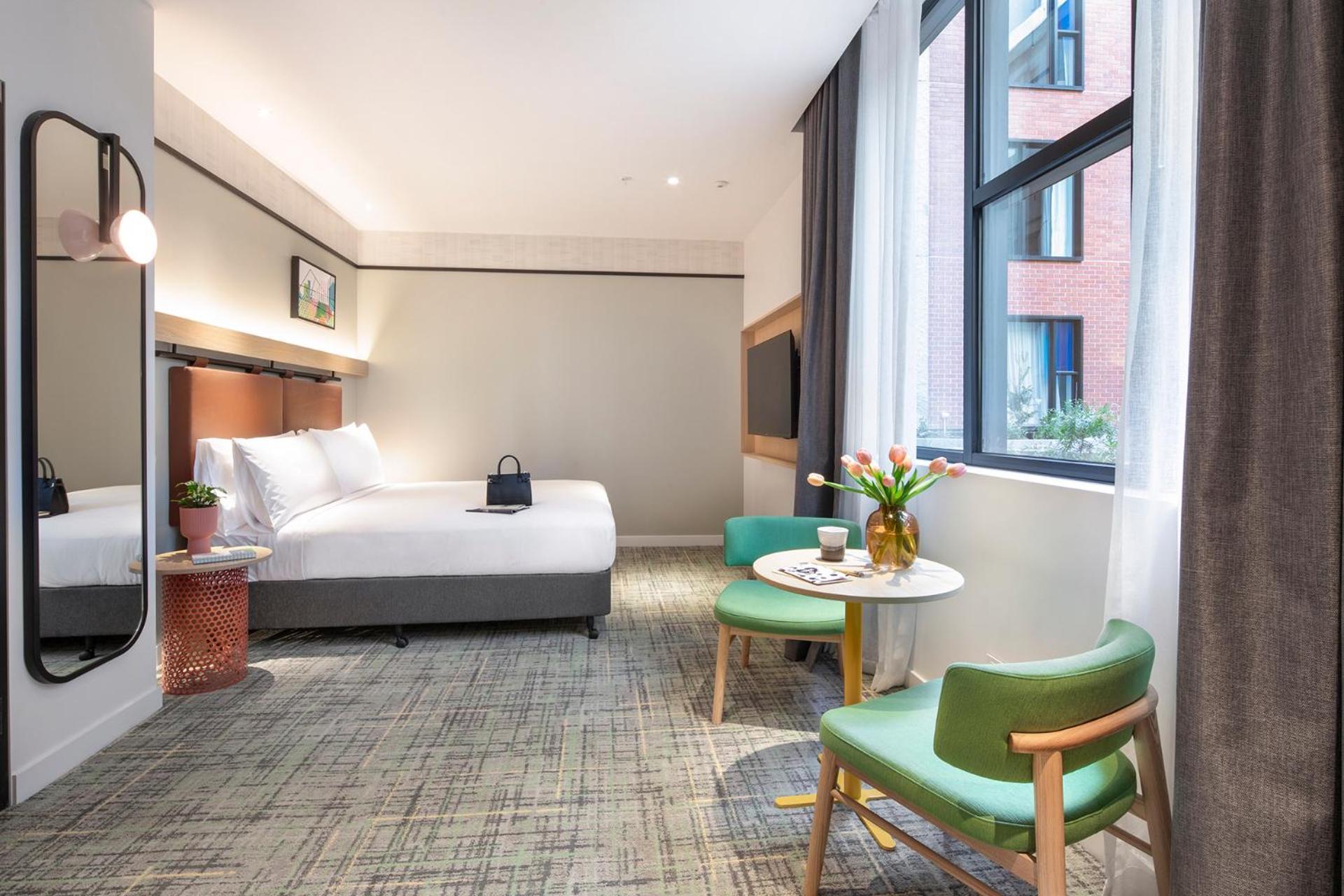 Standard King Room with Courtyard View