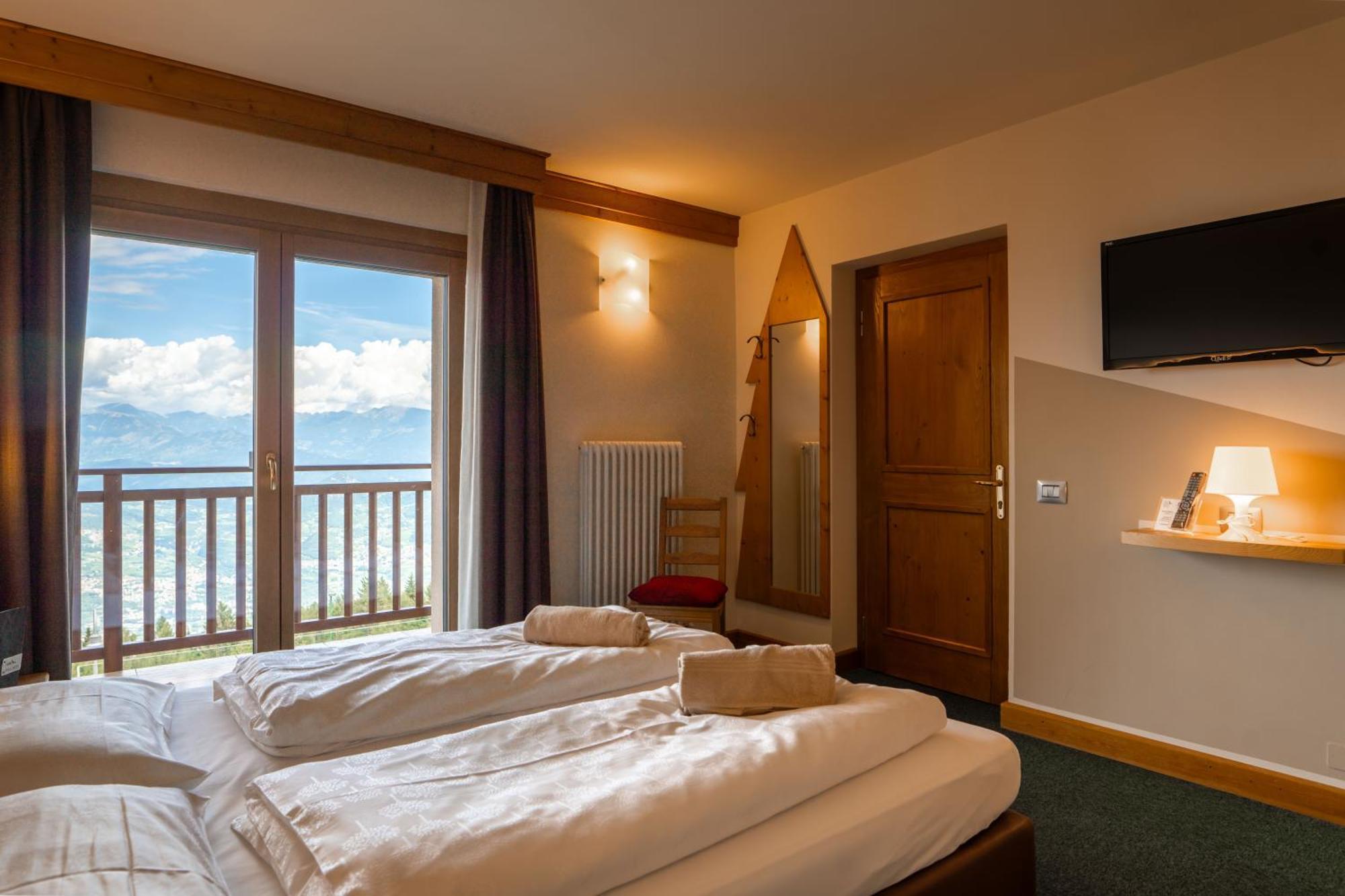 Family room panoramic view balcony