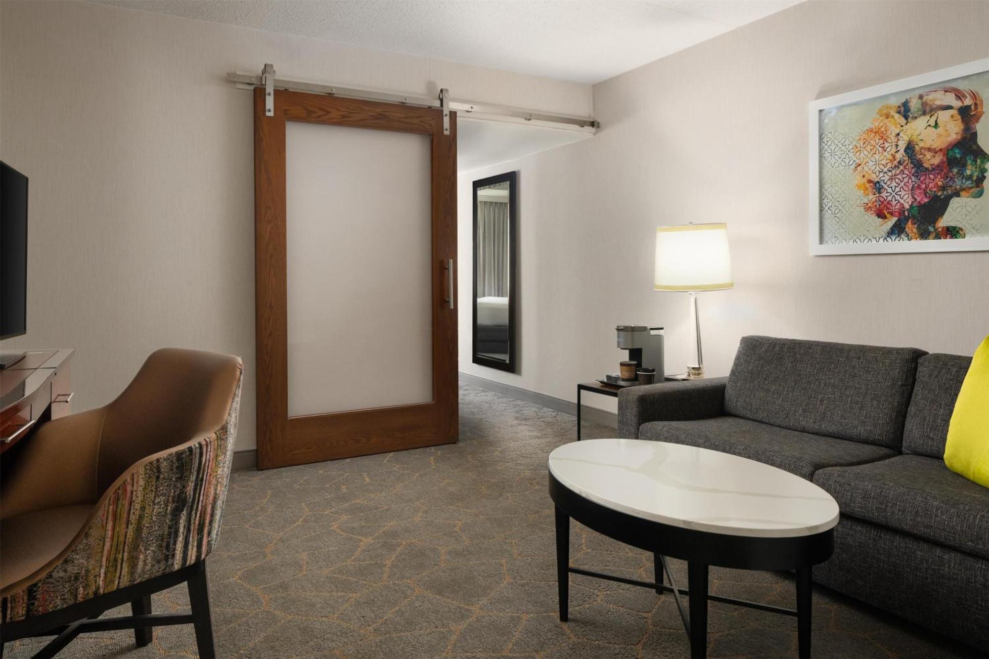 Corner King Suite Kitchenette
