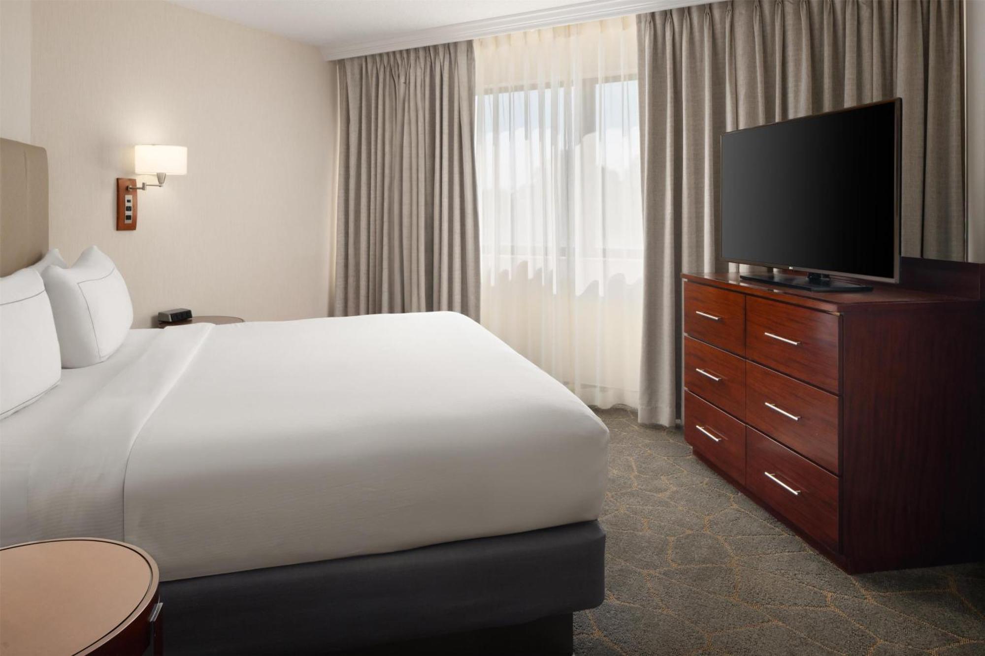Corner King Suite Kitchenette