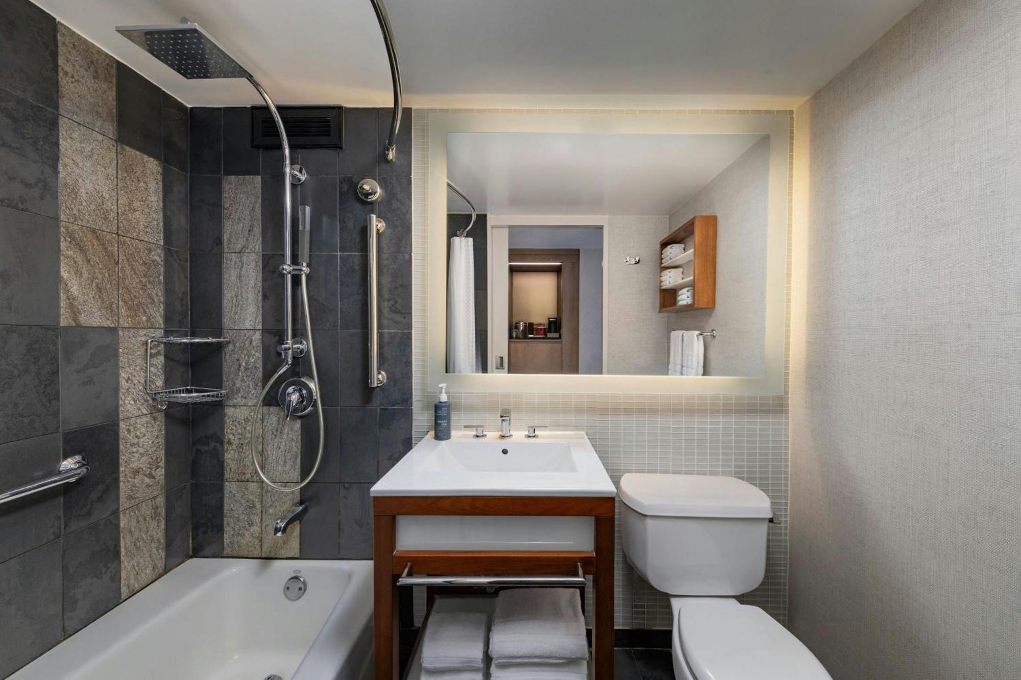 Chambre Double Traditionnelle avec 2 Lits Doubles - Étage Inférieur
