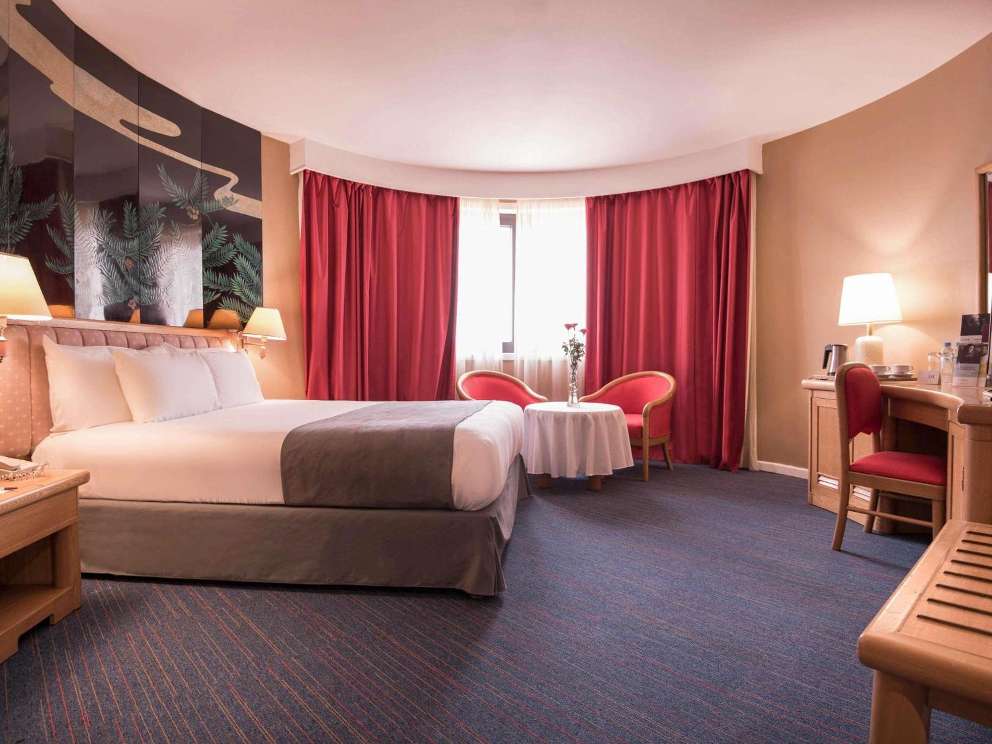 Family Suite with One King Bed and Twin Beds