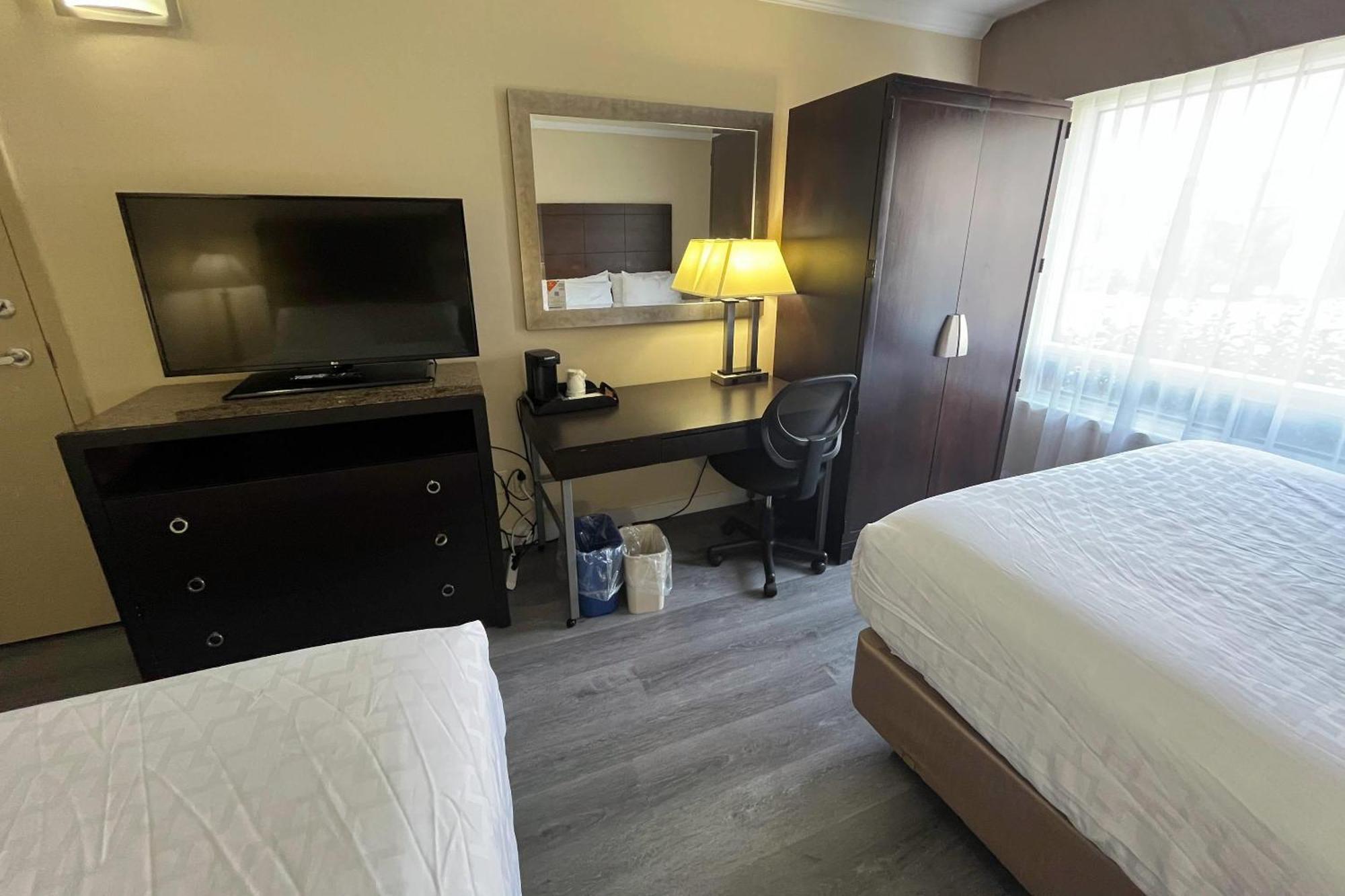 Chambre Quadruple avec 2 Lits Queen-Size - Non-Fumeurs