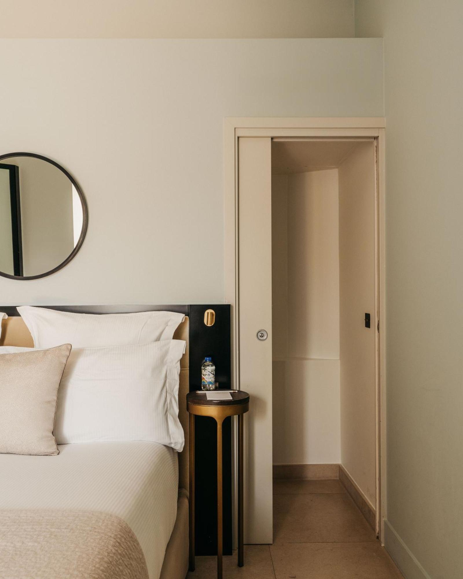Double Room,1705040247:JPEG