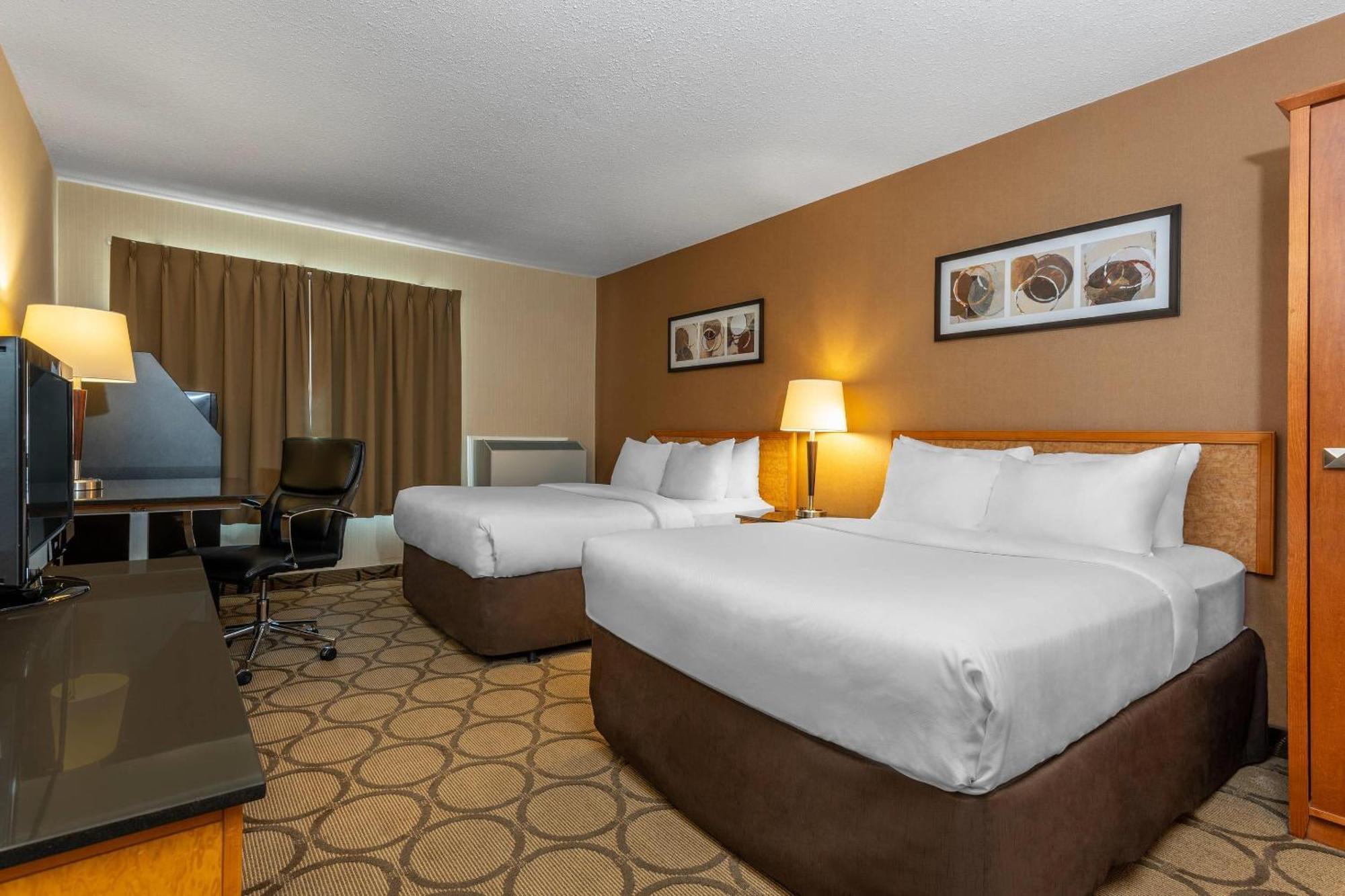Large Quadruple Room with Two Queen Beds - Non Smoking/Upper floor
