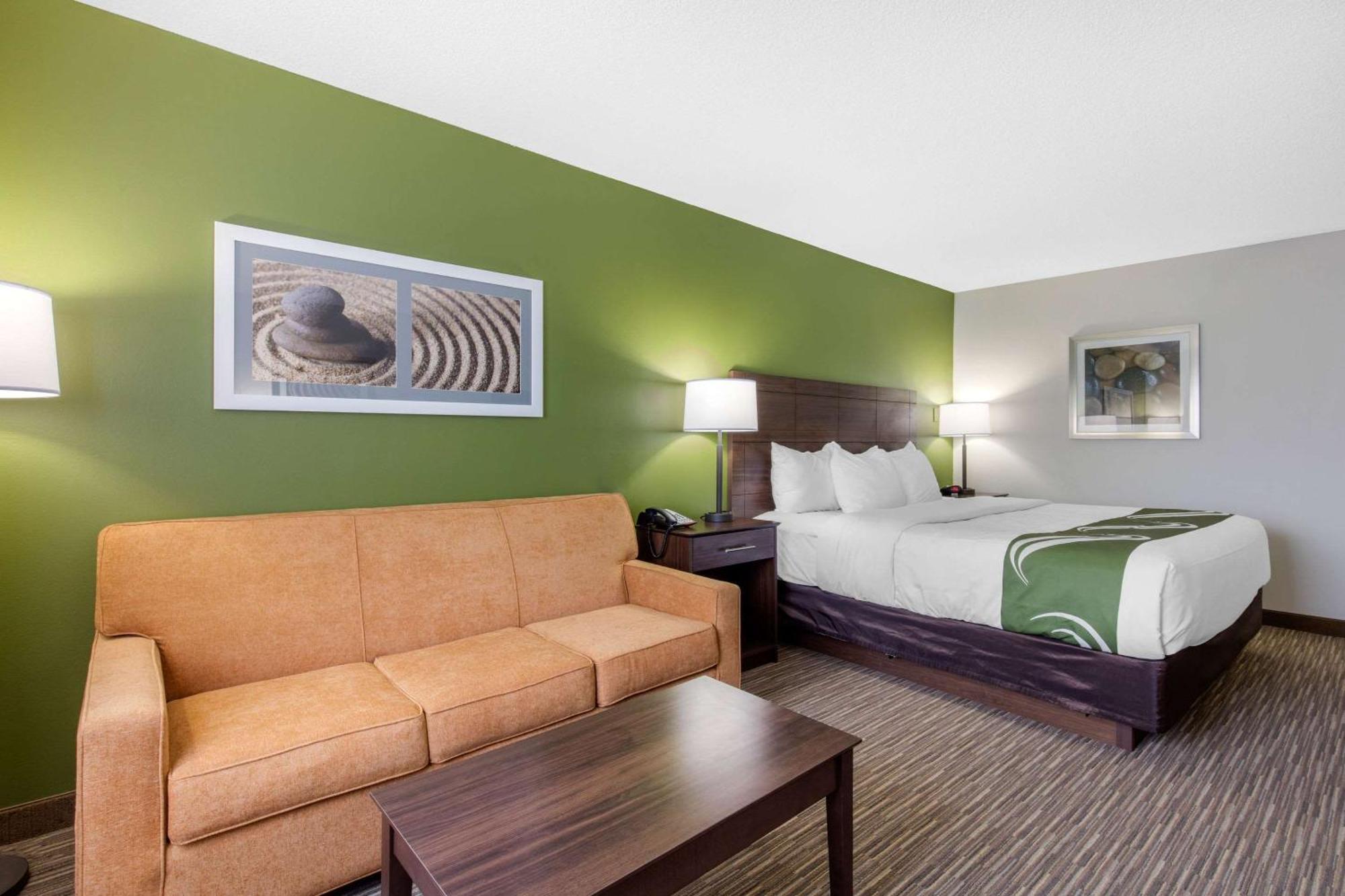 King Room - Non Smoking/Ground floor/Interior Corridor/Pet Friendly