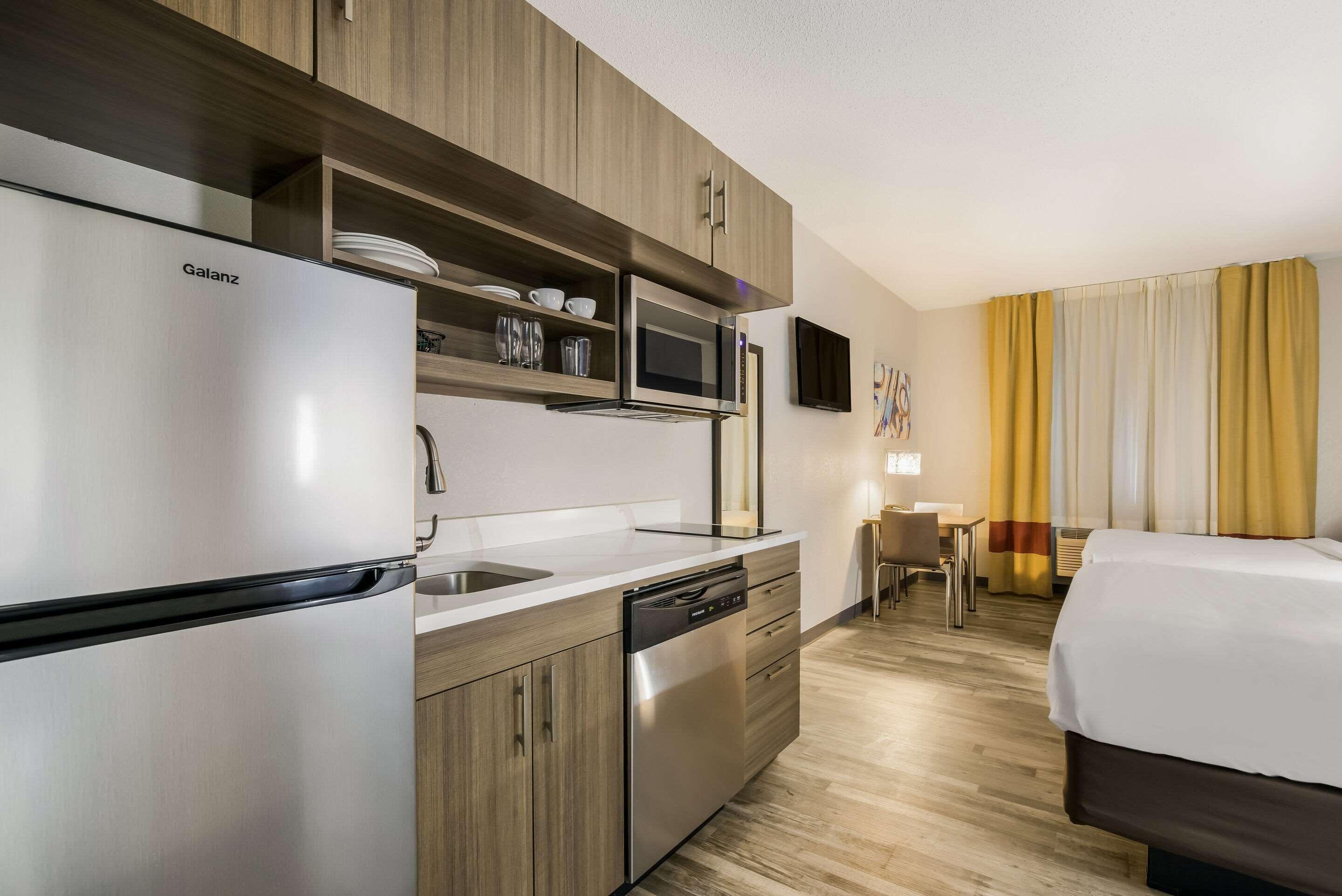 Efficiency Queen Suite Two Queen Beds Non Smoking