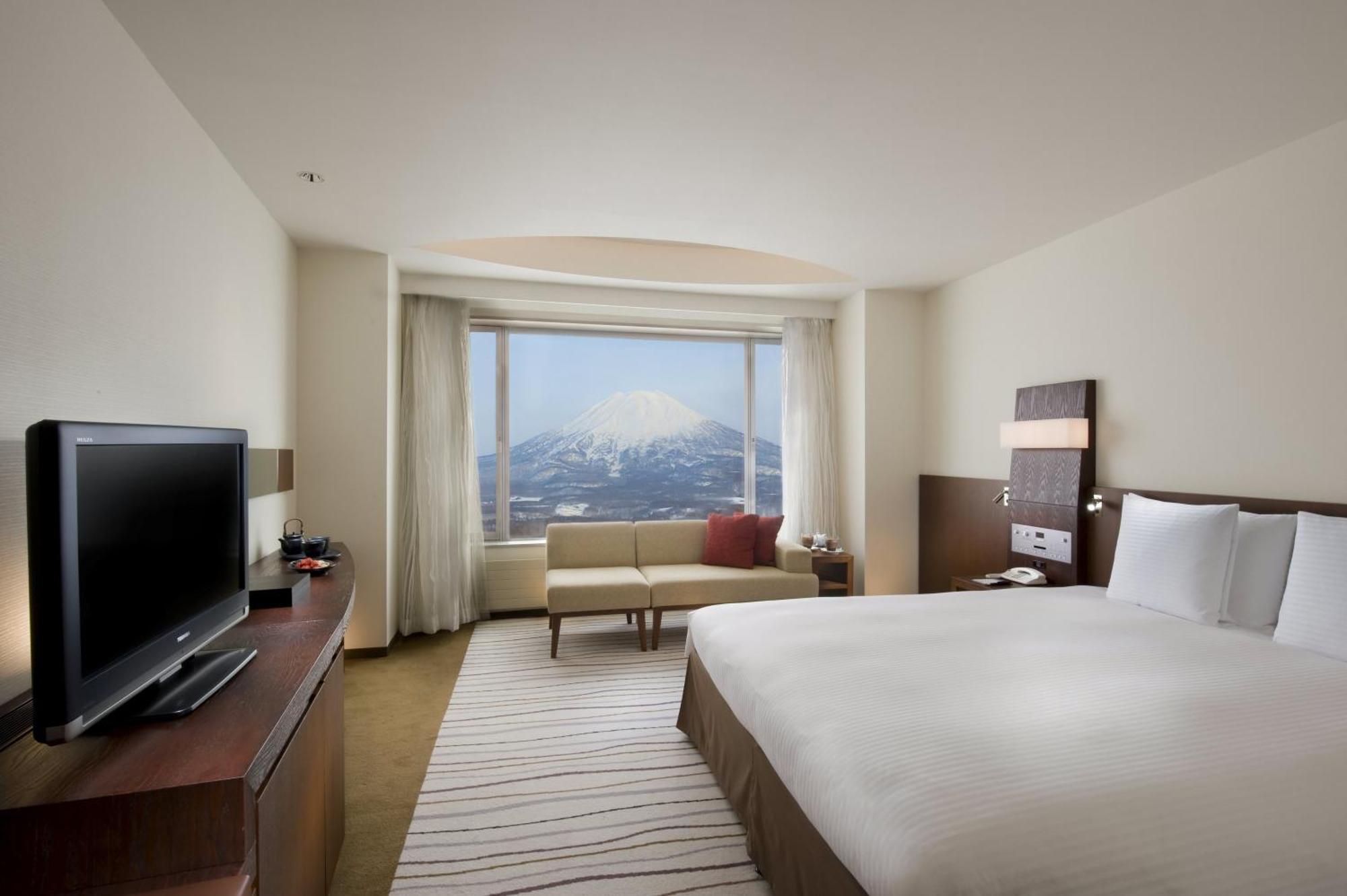 Deluxe King Room Mount Yotei View
