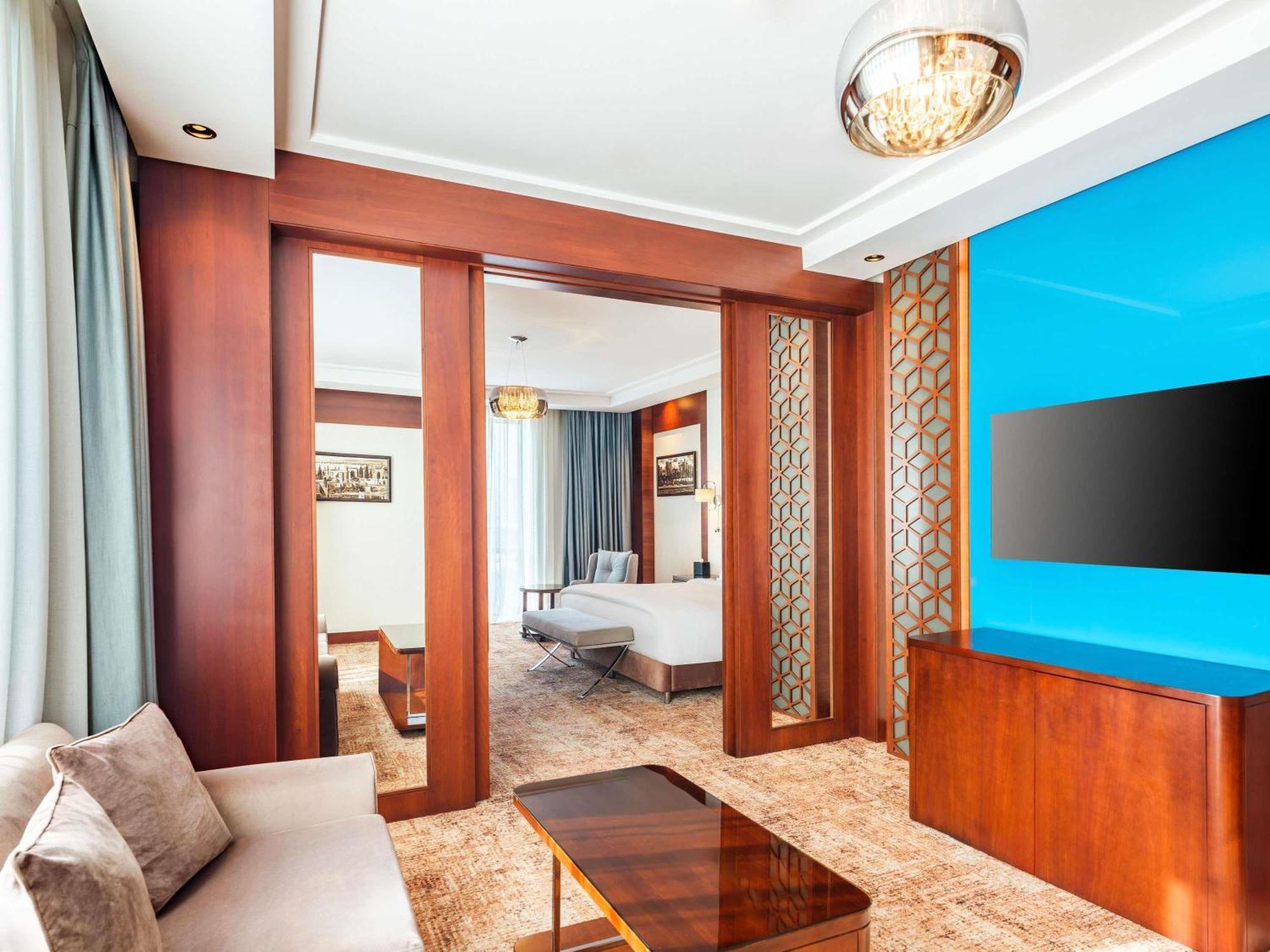 Junior King Suite