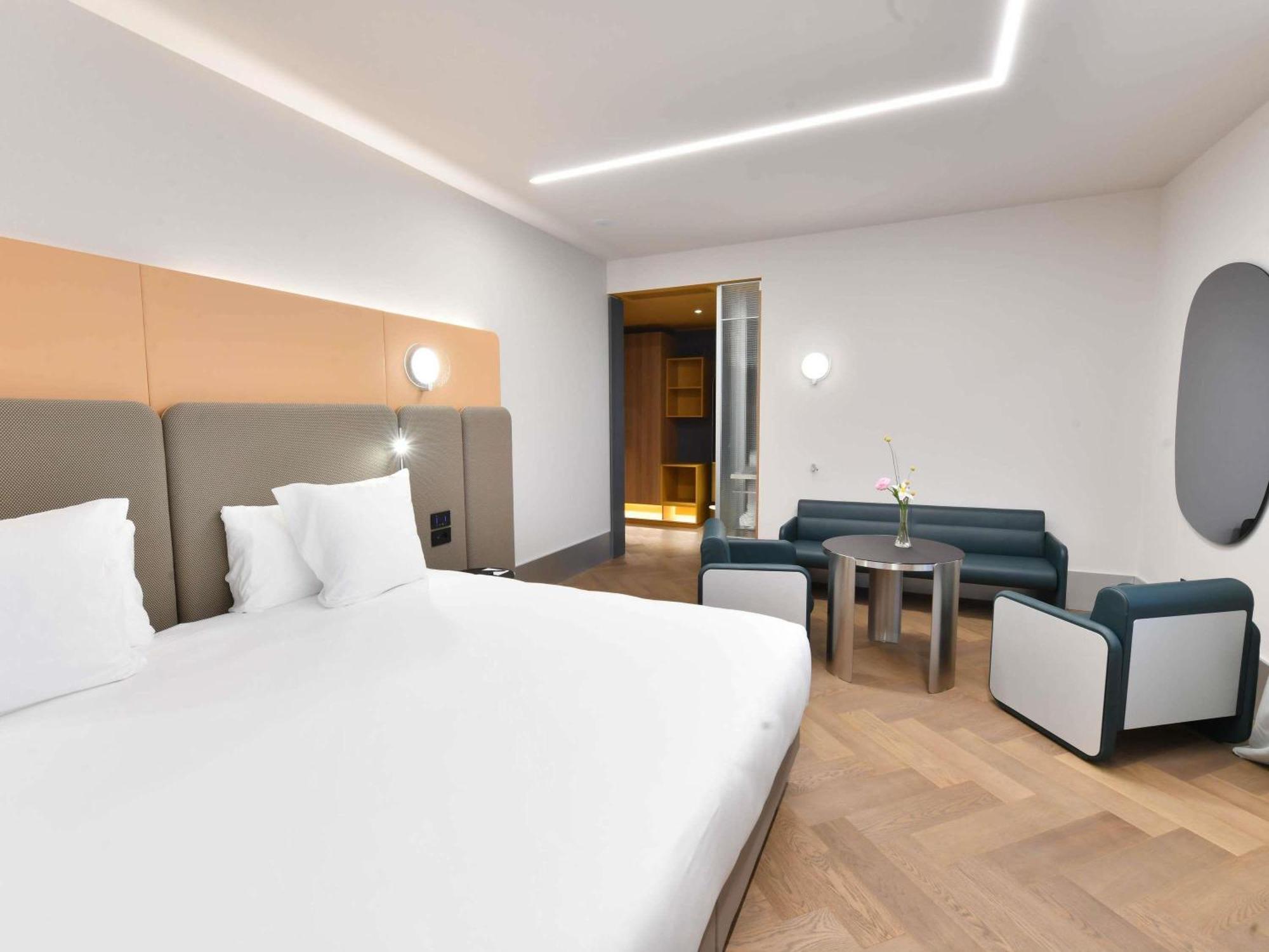 Deluxe Queen Room with Bay View