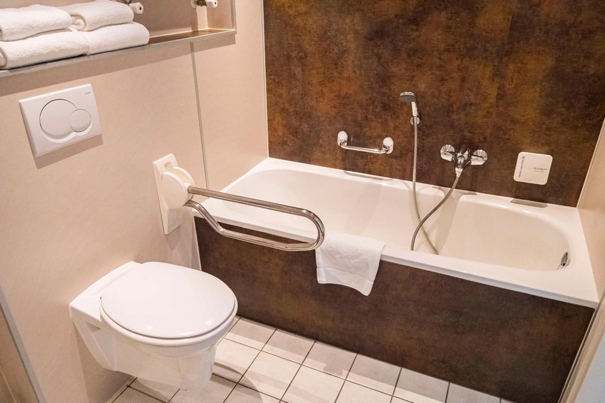 Twin Room Bath Tub Shower Disability Access