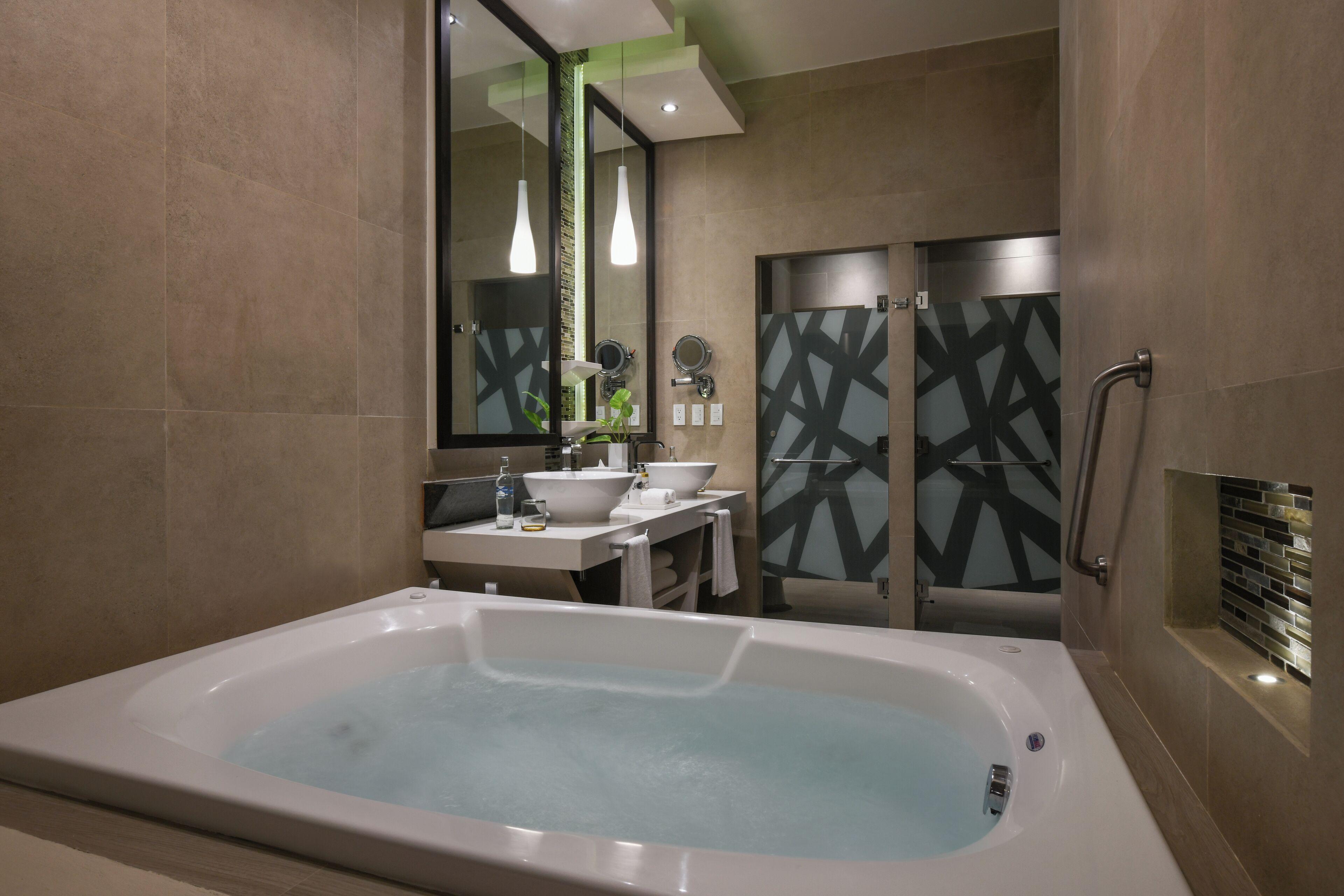 Oceanfront Honeymoon Suite,1709555257:JPEG