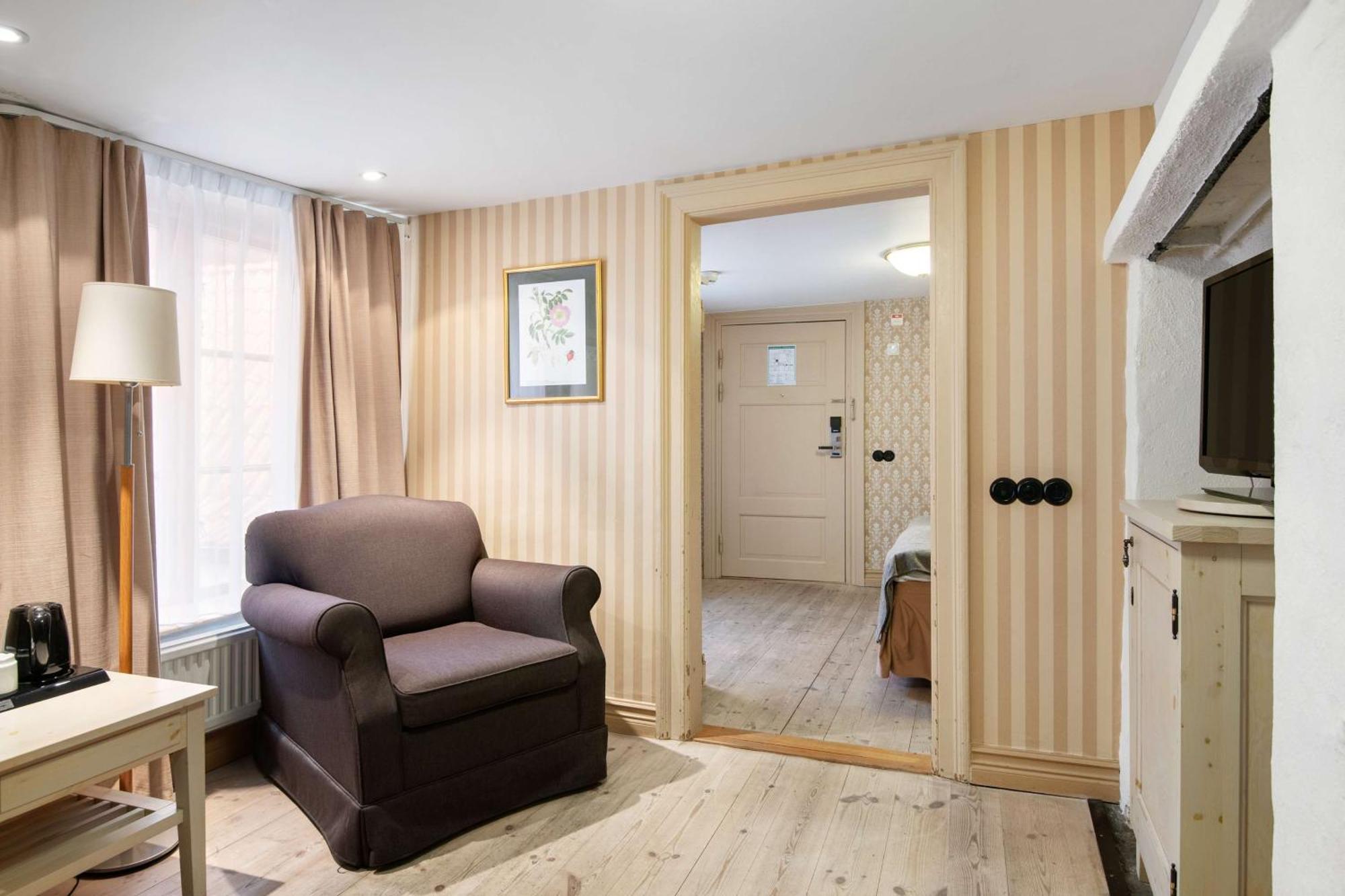 Suite Two Single Beds