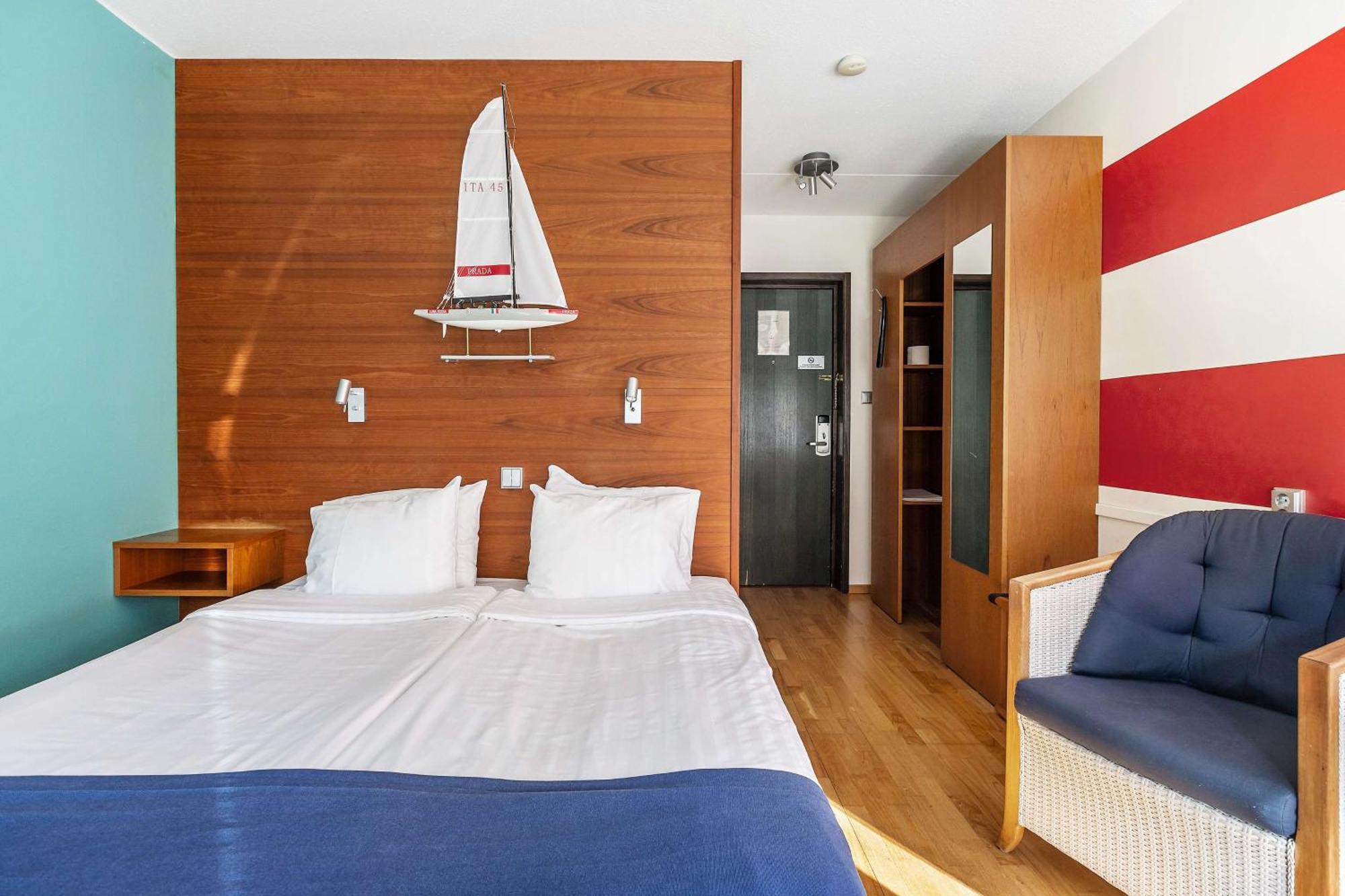 Superior Queen Room Lake View