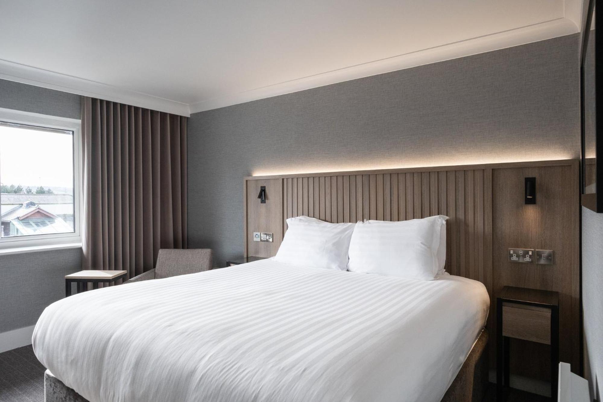 Standard Room 1 Super King Bed,1710587950:JPEG