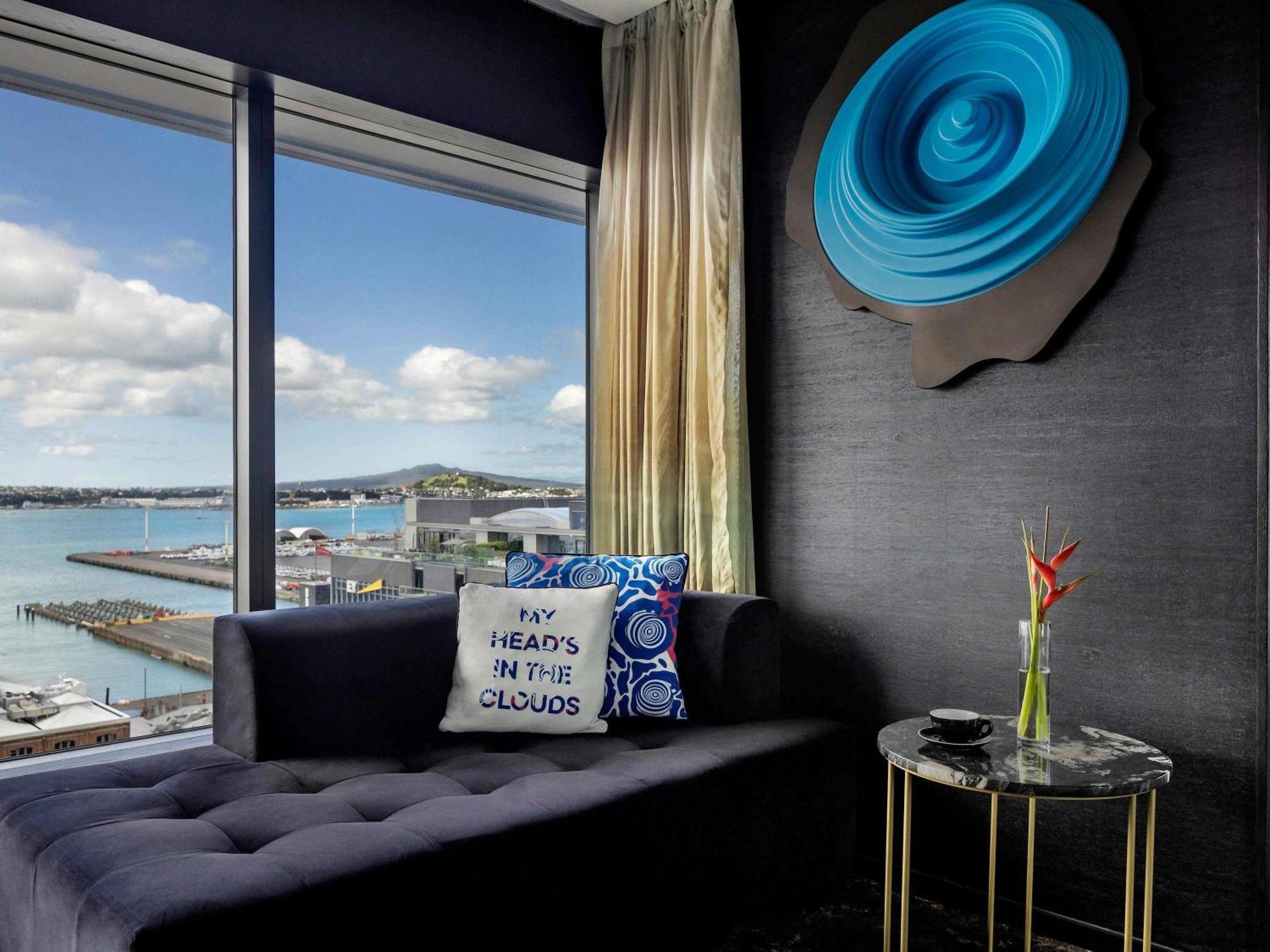 Atelier King Suite Club Signature Access