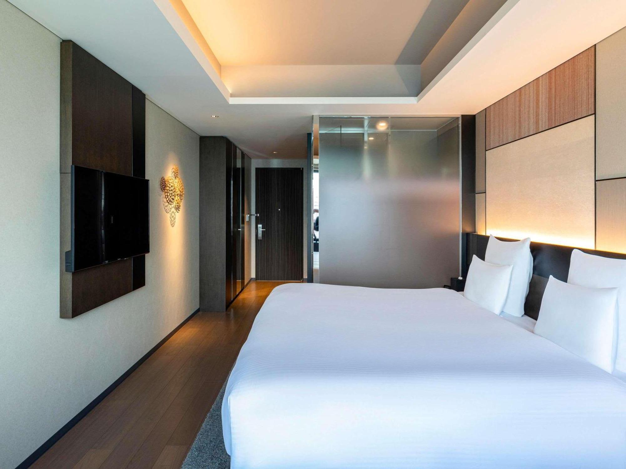 Deluxe Executive Zimmer mit Kingsize-Bett und Zugang zur Lounge