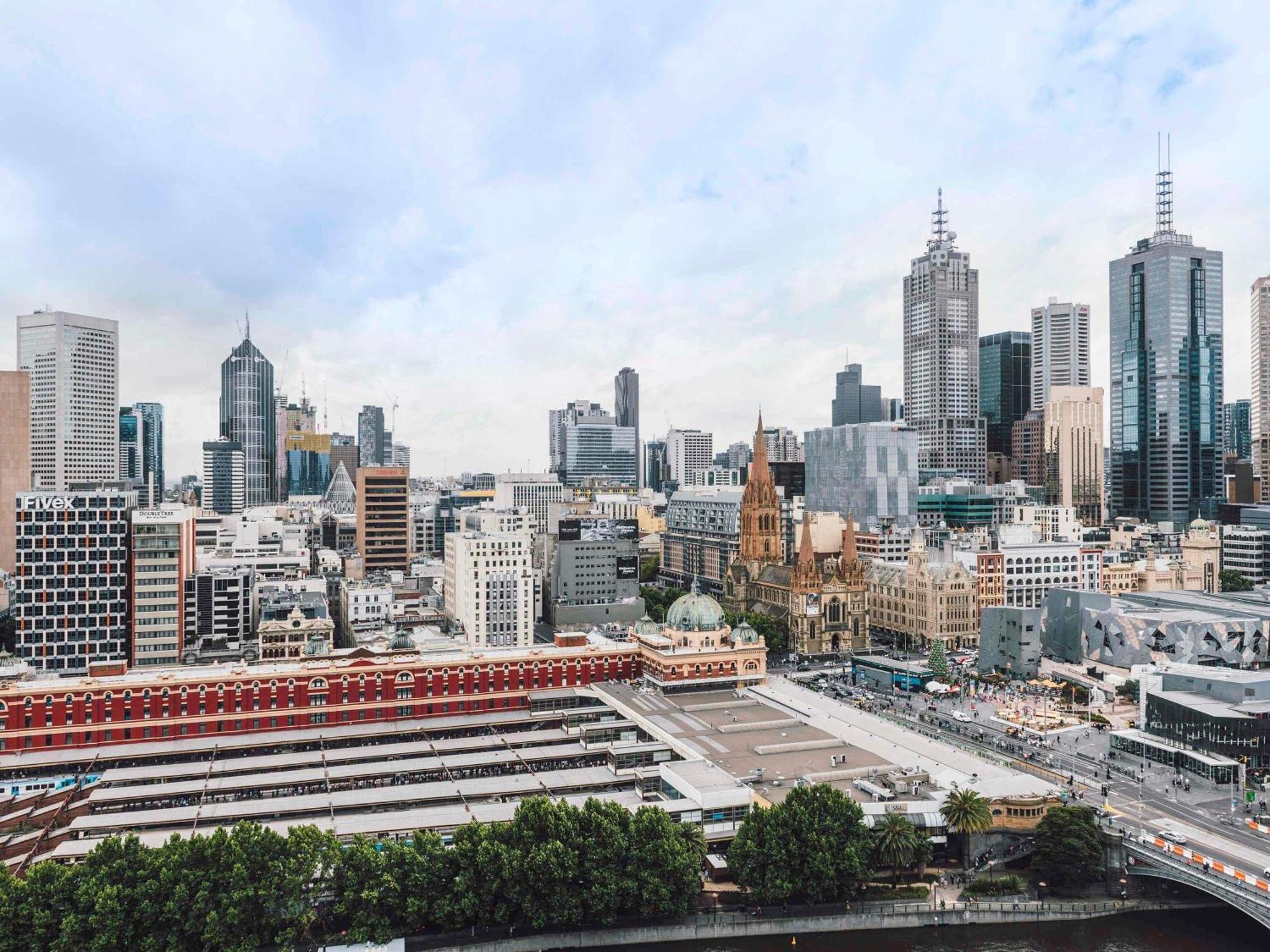 One-Bedroom Superior King Suite with Balcony and City View