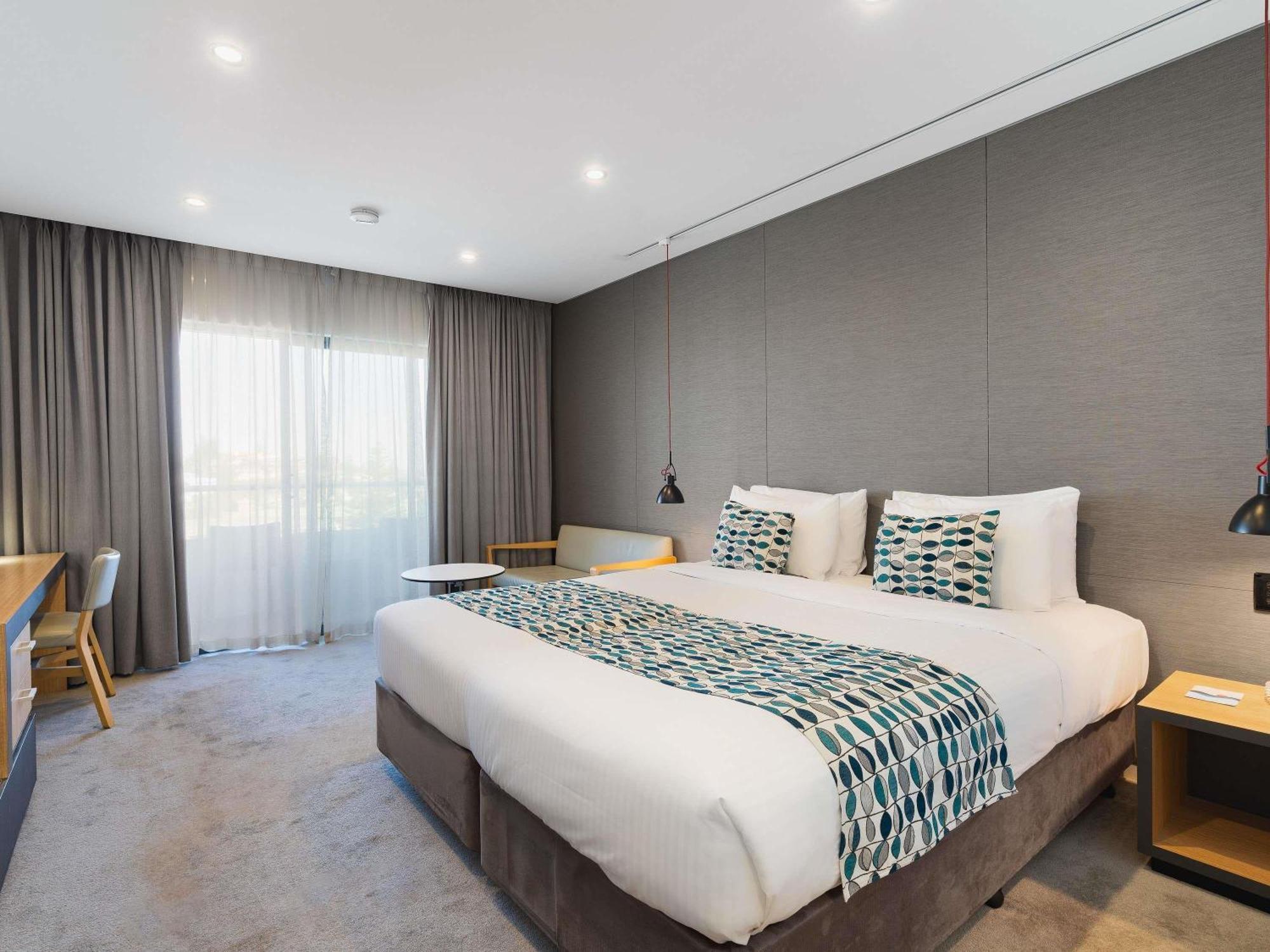 Deluxe Room One King Bed City side