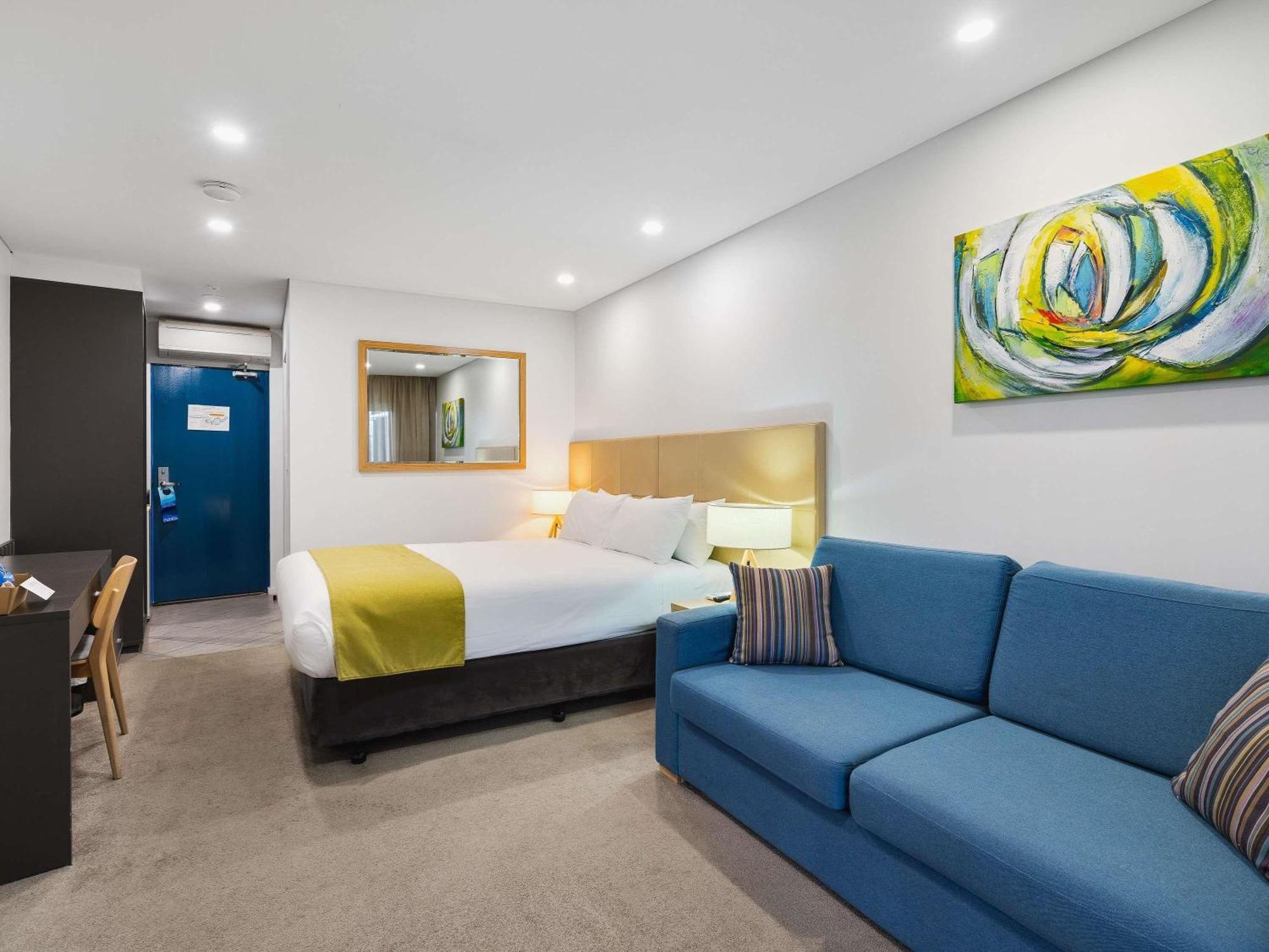 Standard Room One Queen Bed Pool Side