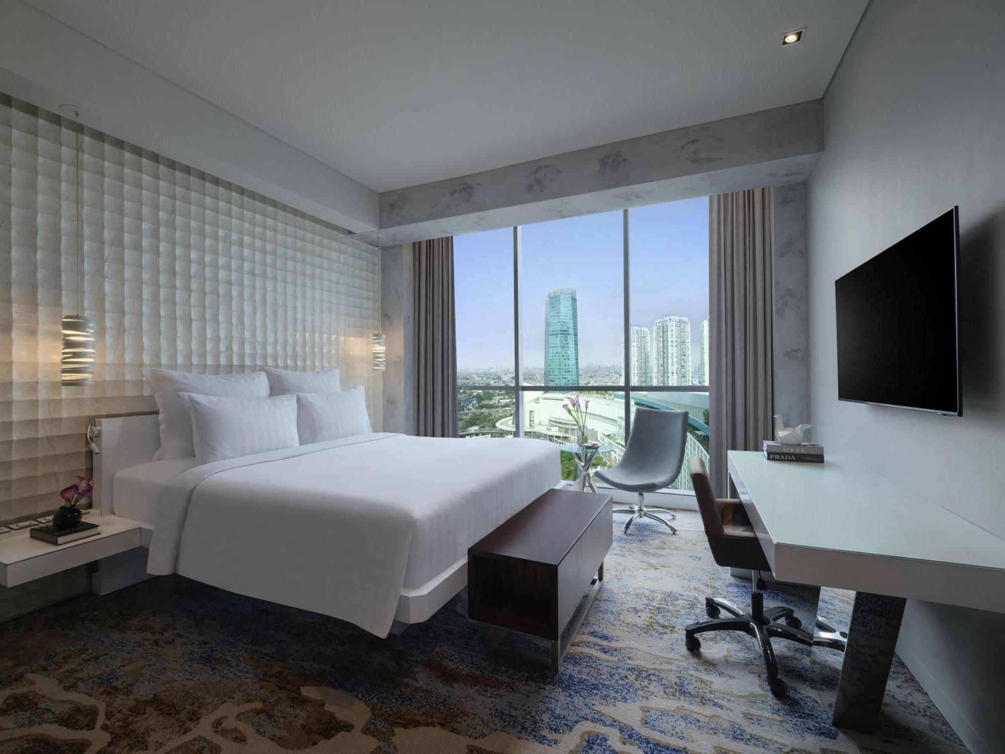 Deluxe King Room with Park View